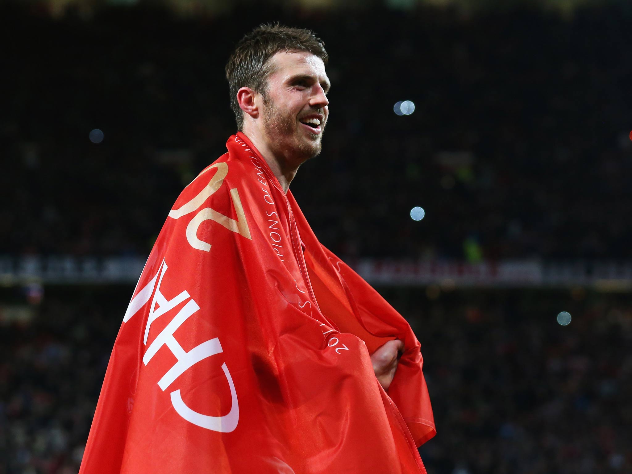 Michael Carrick celebrates United's title win