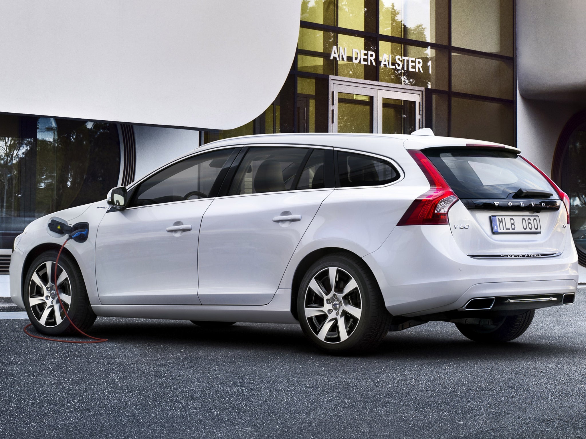 Trailblazing green car: Volvo V60 Plug-In Hybrid