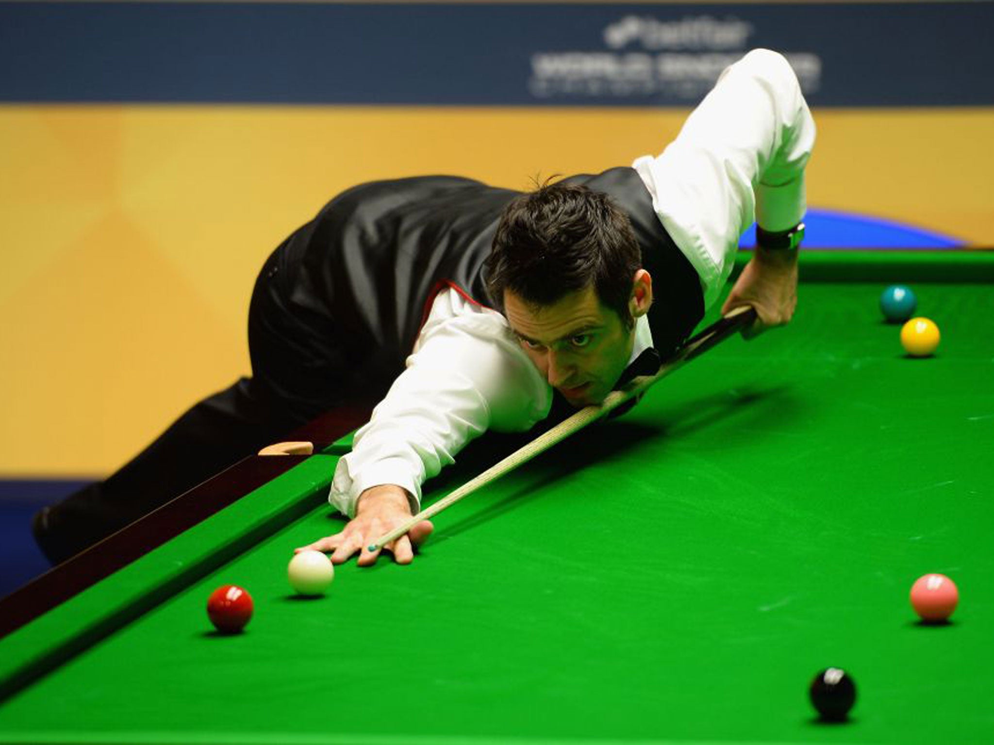 Ronnie O’Sullivan in first round action at the Crucible