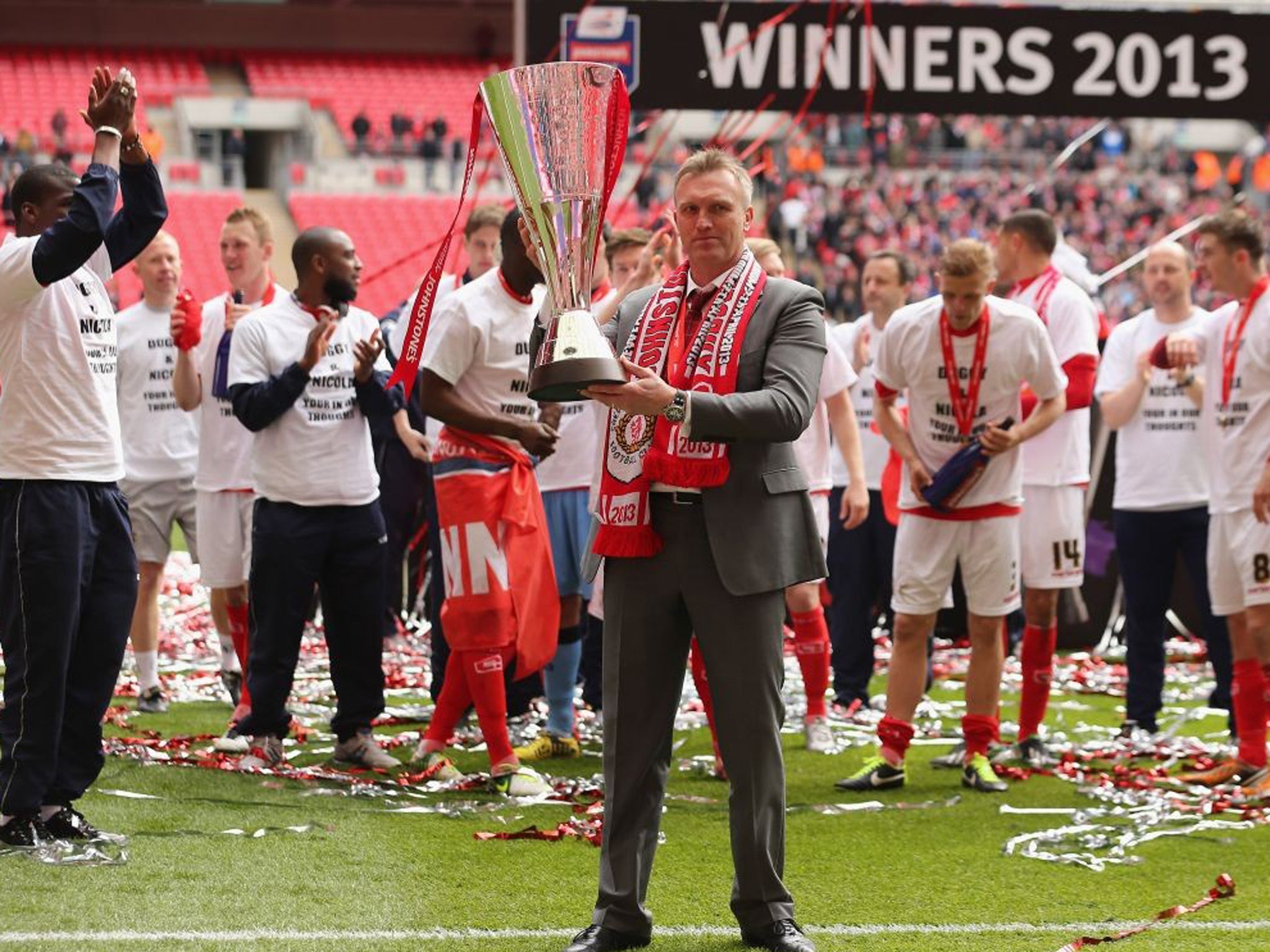 Crewe’s Steve Davis lifts the Johnstone’s Paint Trophy