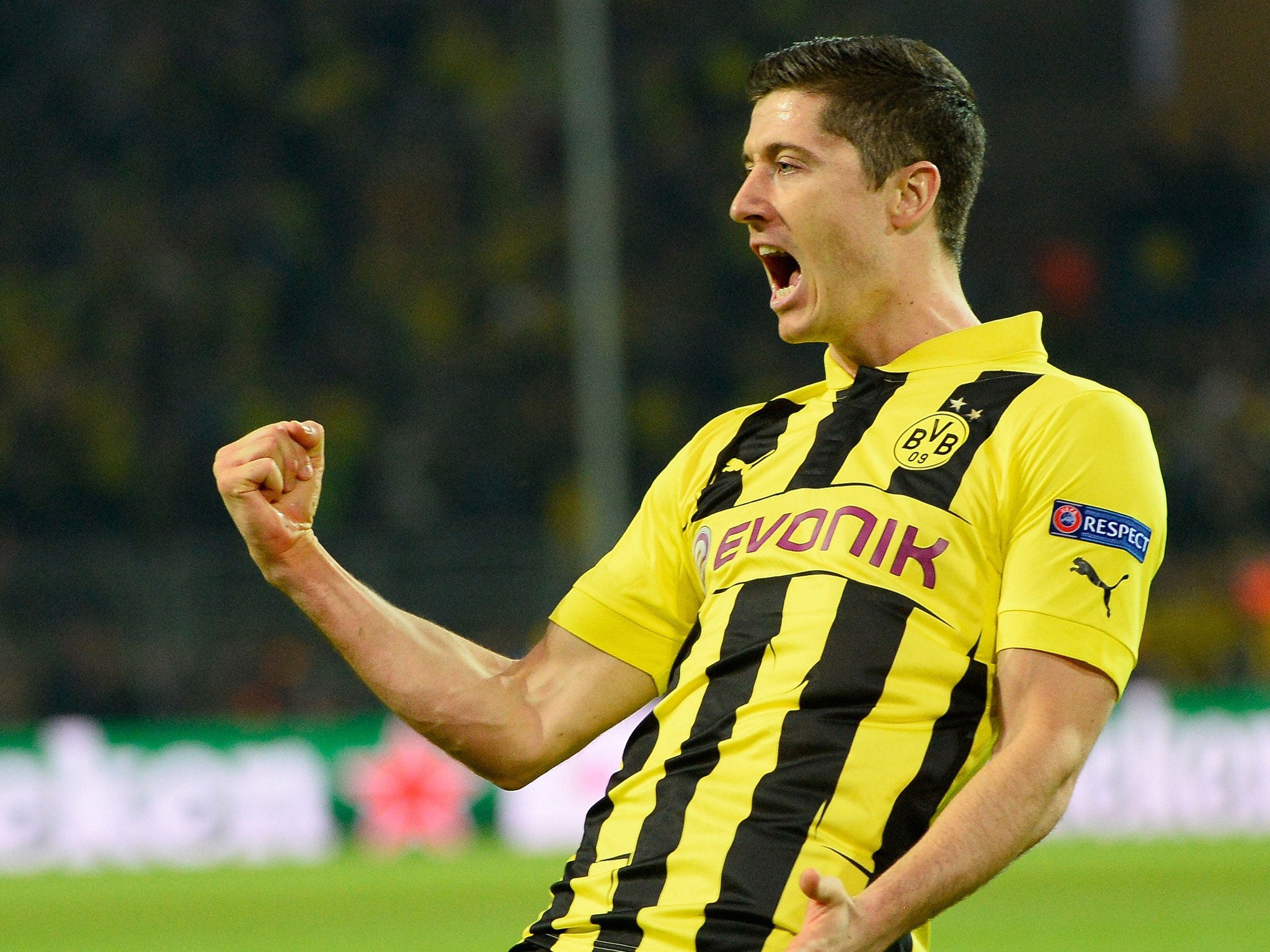 Robert Lewandowski is set to follow is set to follow Mario Götze and sign for Bayern Munich