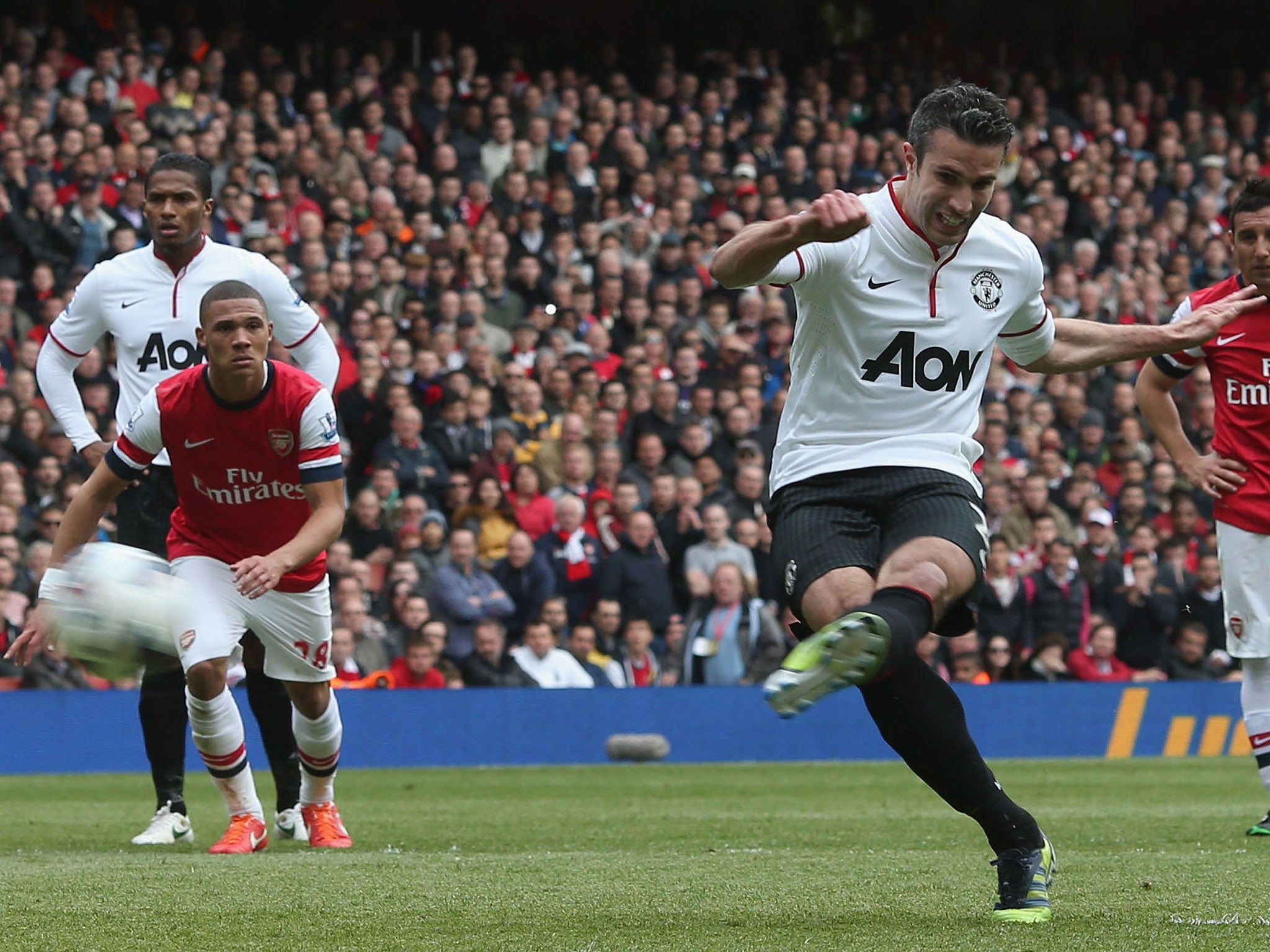 Robin van Persie of Manchester United scores their first goal