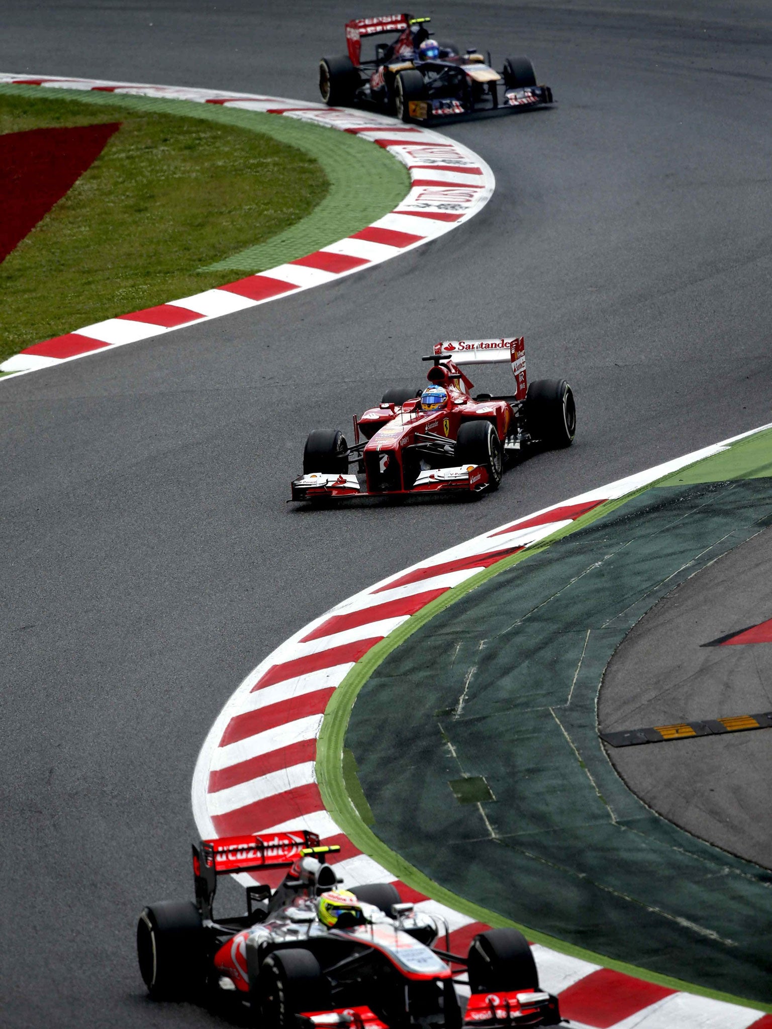 Ricciardo and Perez sandwich