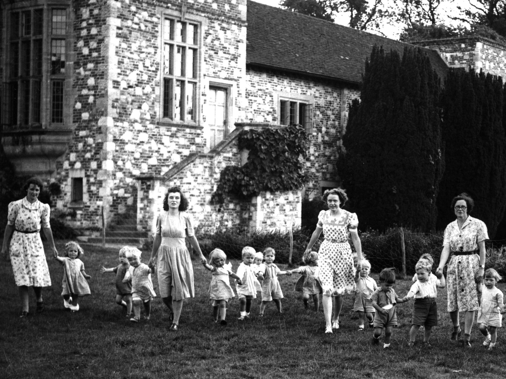 Escape to the country: evacuees at Glyndebourne during the Second World War