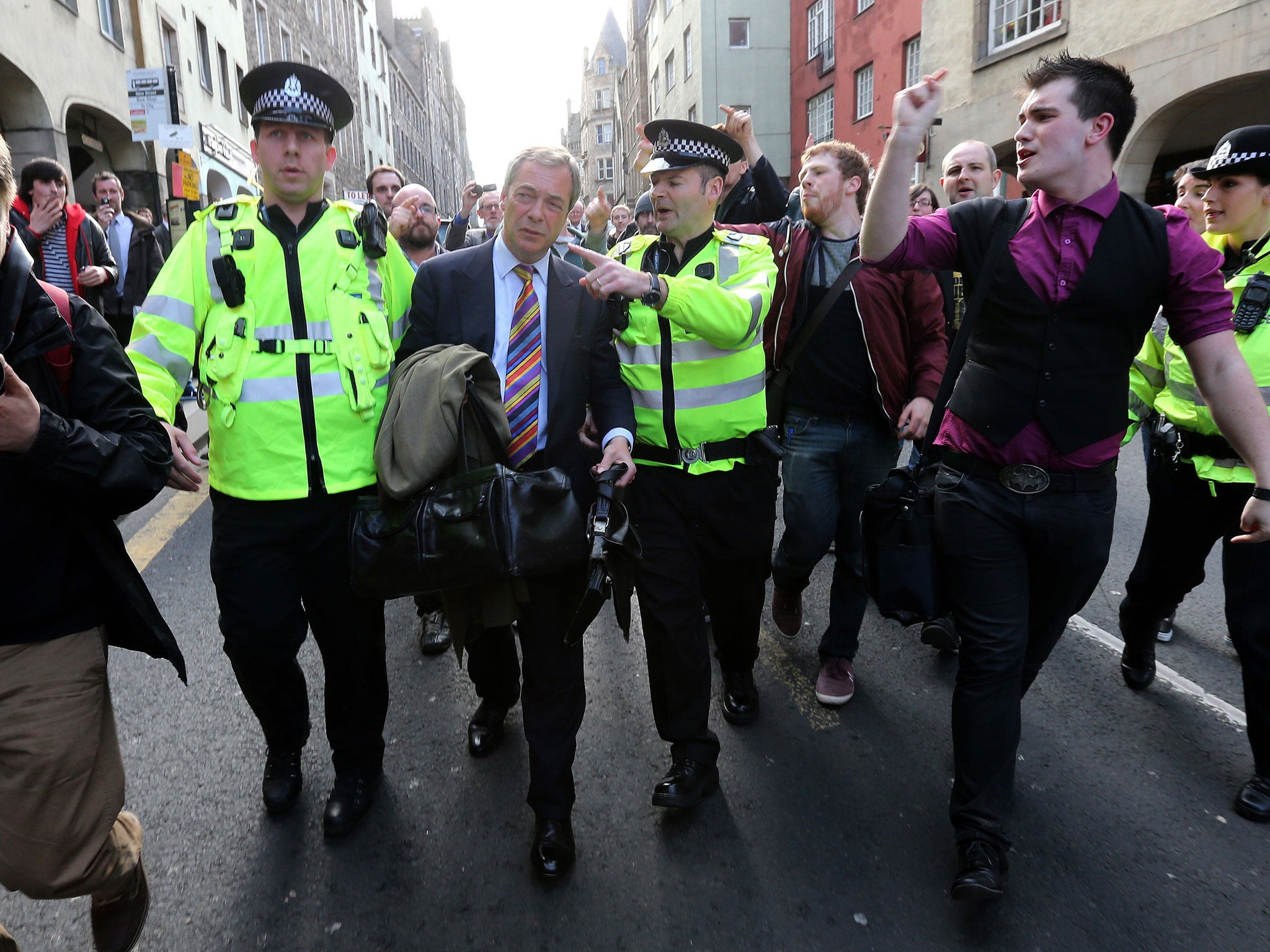 Protesters heckle Ukip leader Nigel Farage in Edinburgh