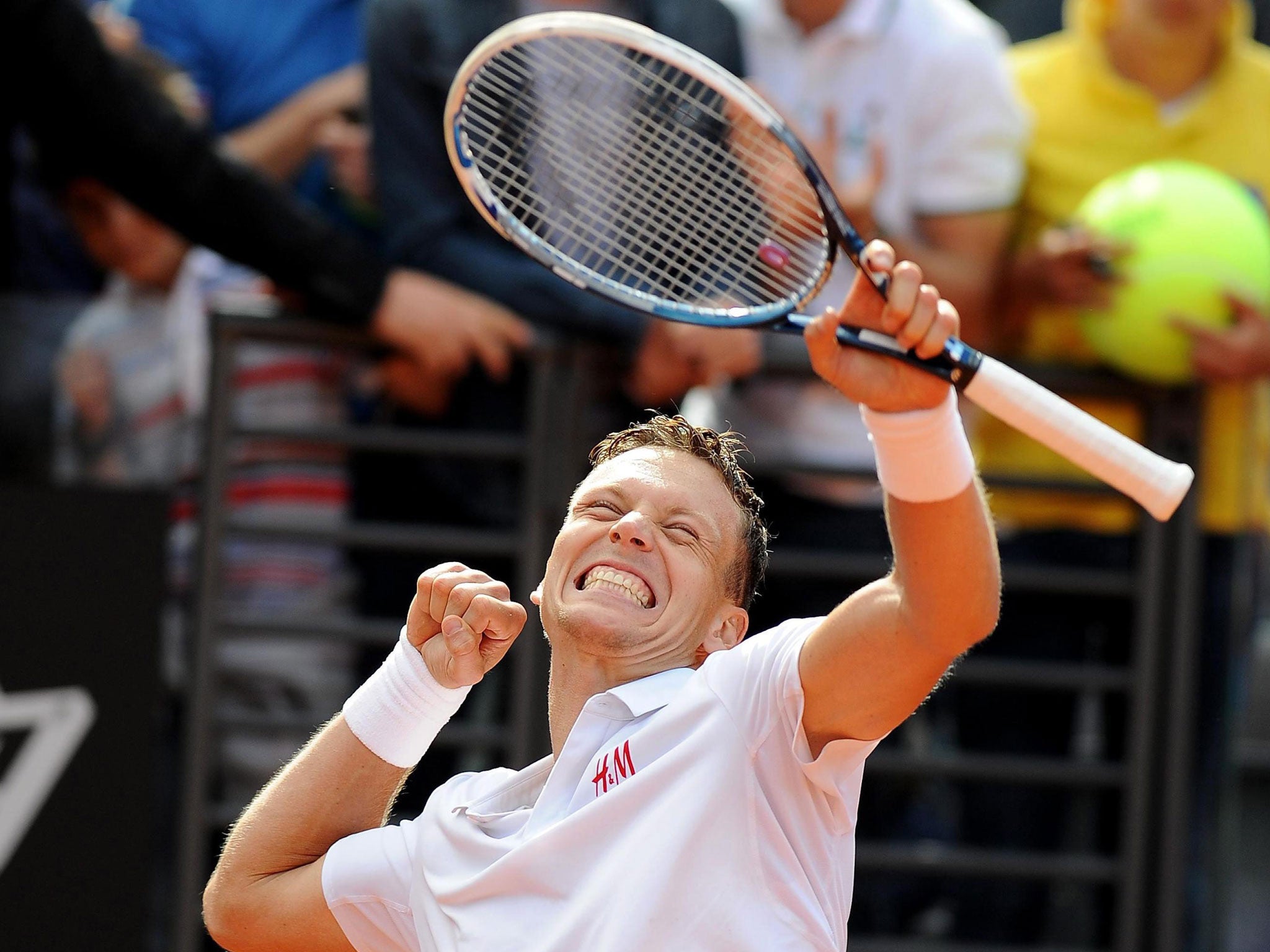 Thomas Berdych celebrates after beating Novak Djokovic