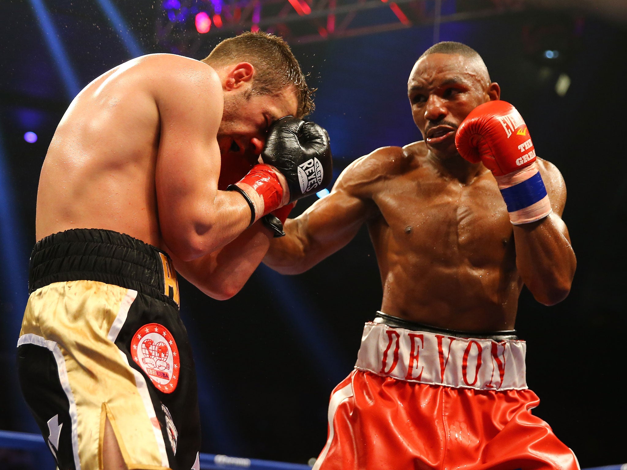 Devon Alexander lands another blow on a struggling Lee Purdy