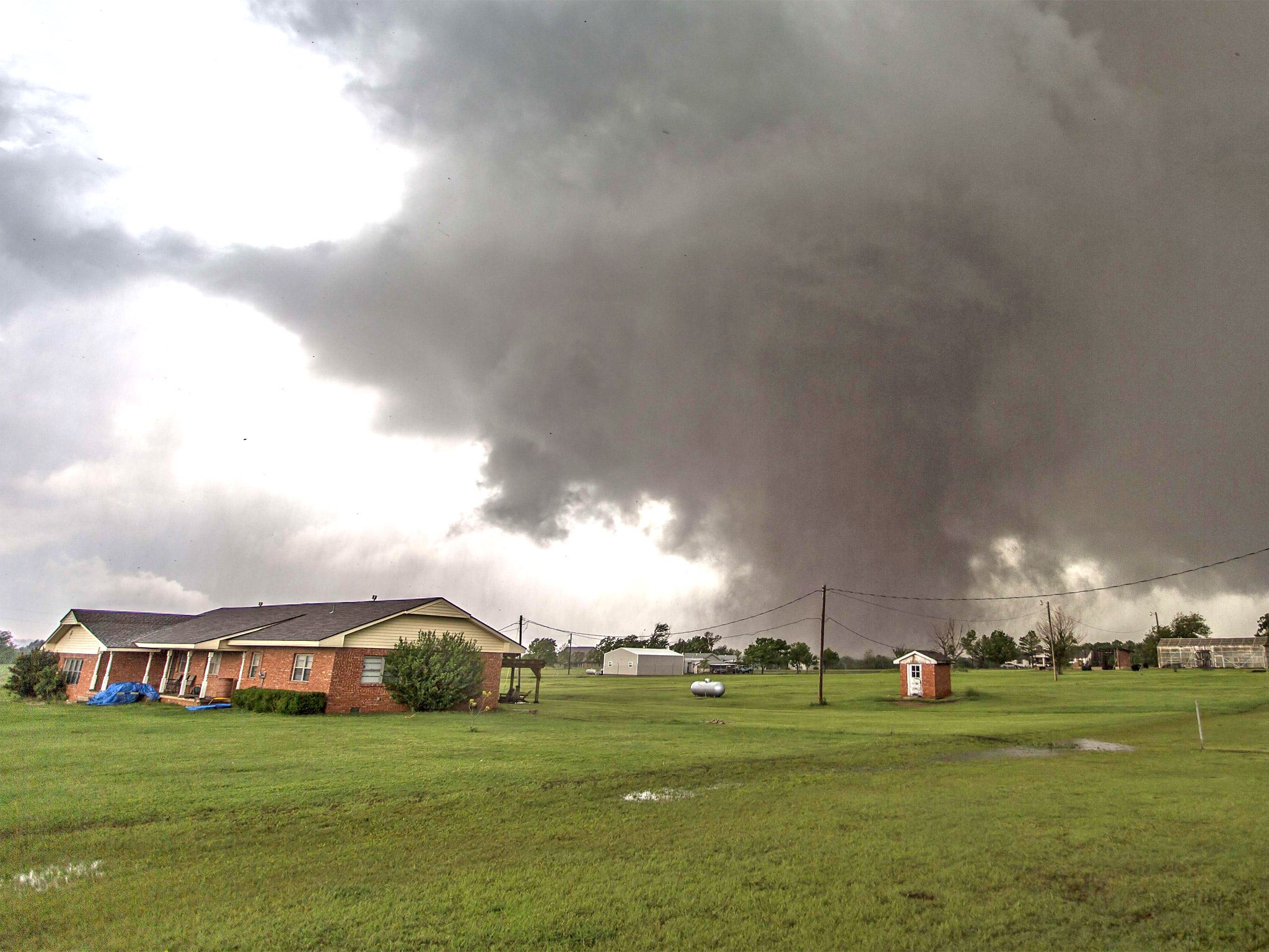 The tornado approaches Moore on Monday