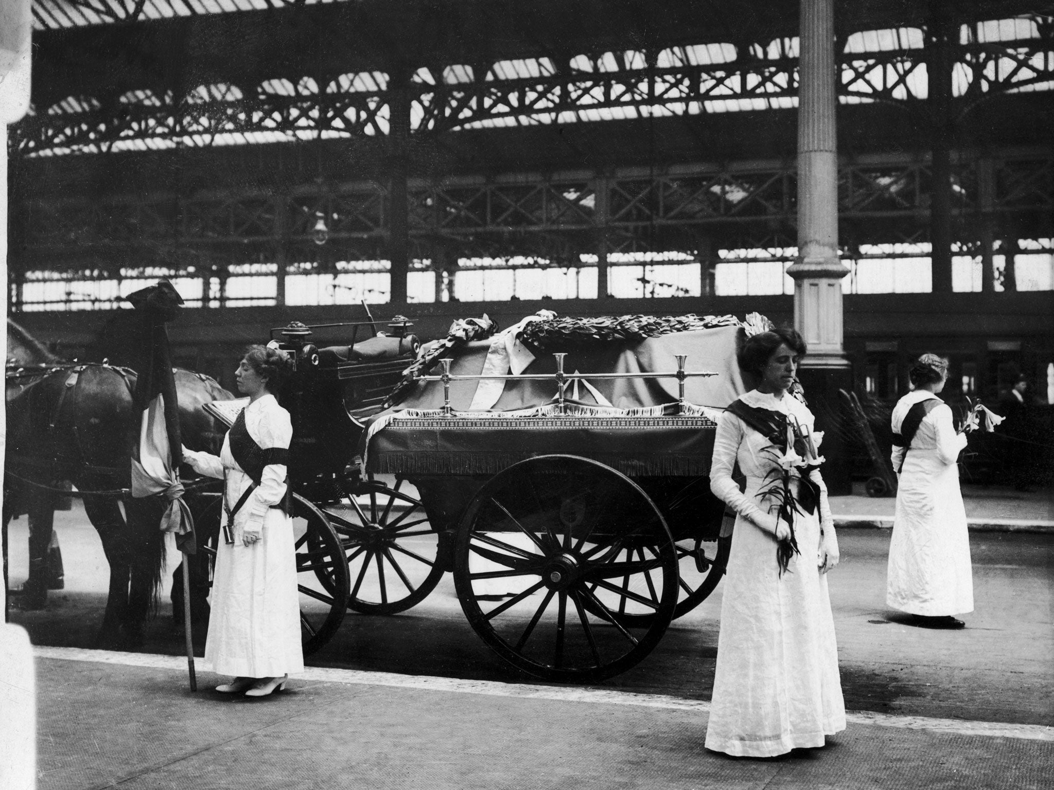 Guard of honour: Suffragettes flank Emily Wilding Davison’s coffin on 14 June 1913