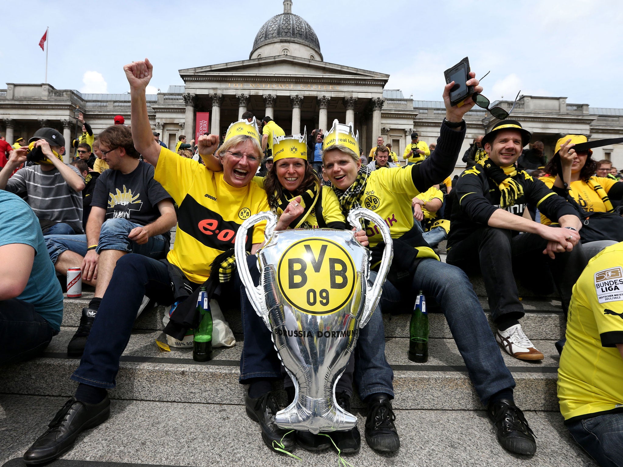 Borussia Dortmund fans in Trafalgar Square