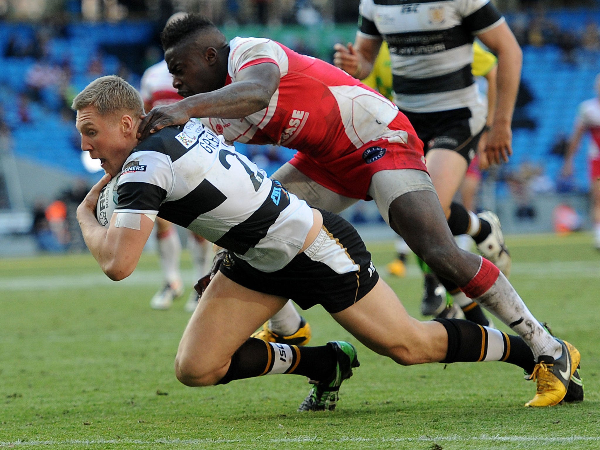 Hull of a game: Chris Green dives over for Hull’s controversial winning try