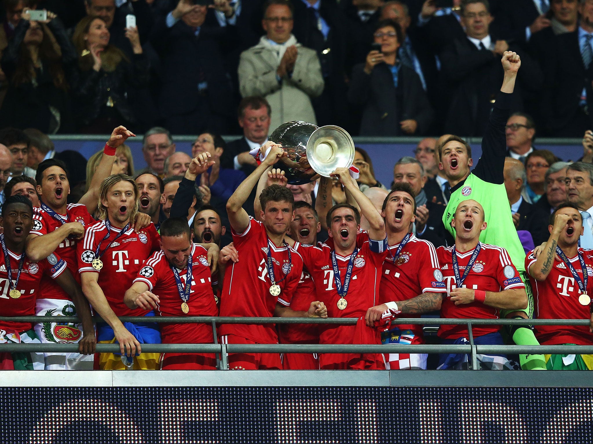 Victorious Bayern Munich hold last year's trophy aloft