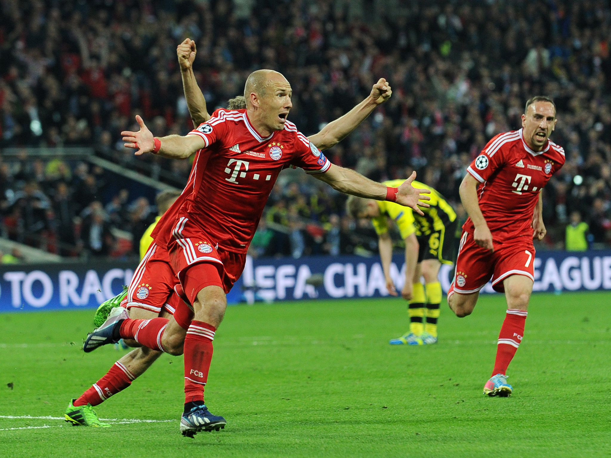Bayern's Arjen Robben celebrates his late winner