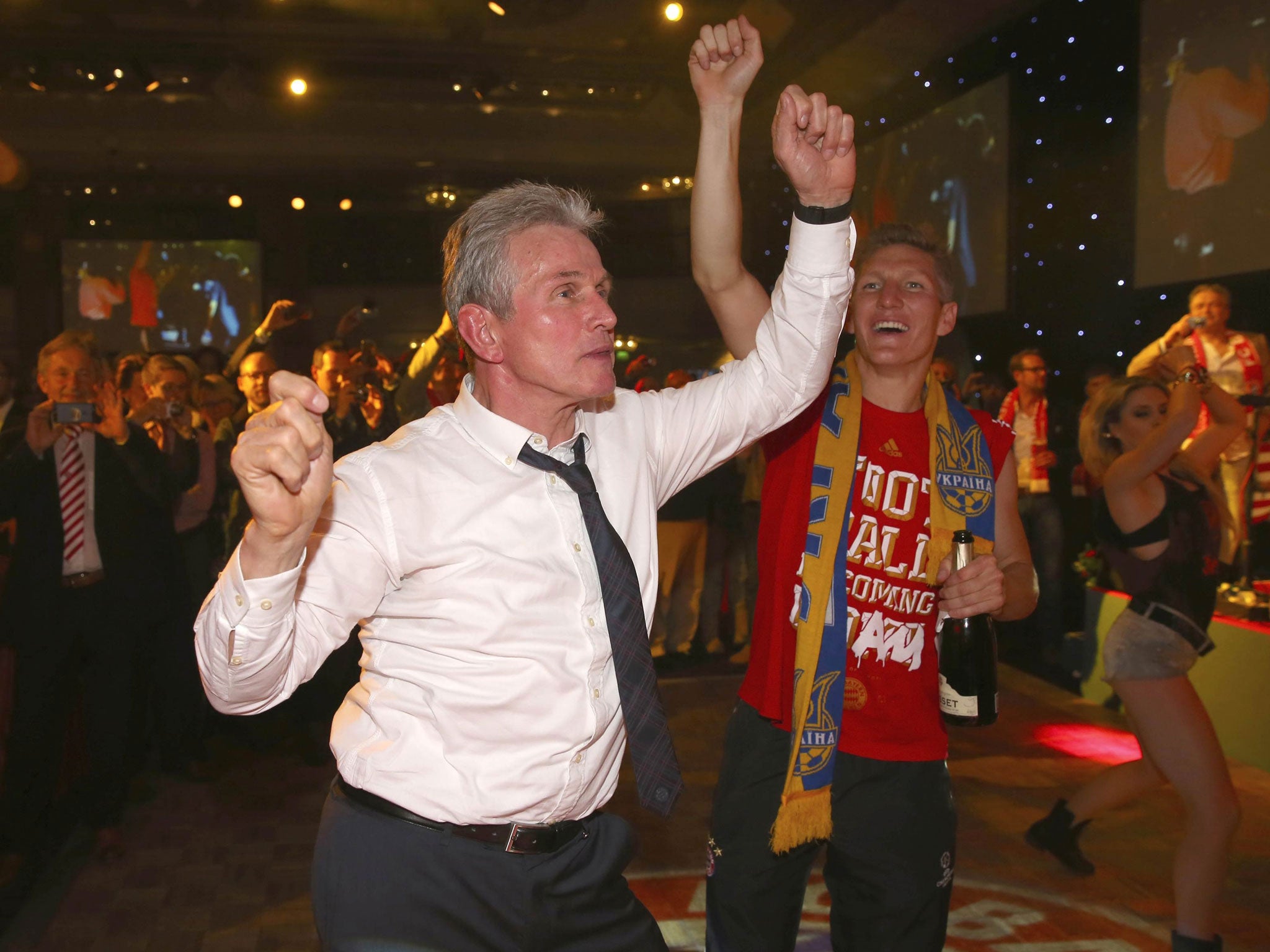 Jupp Heynckes dances the night away