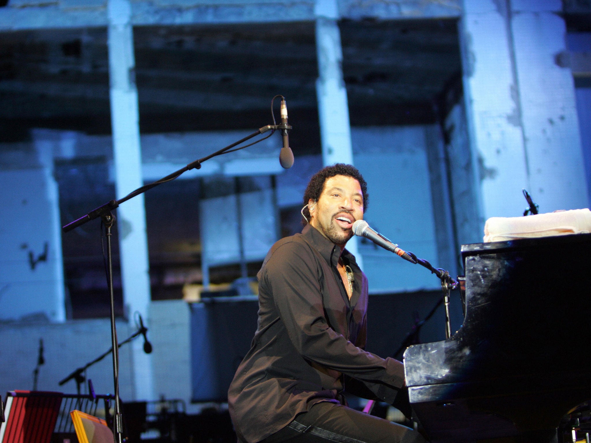 Lionel Ritchie performing in Tripoli