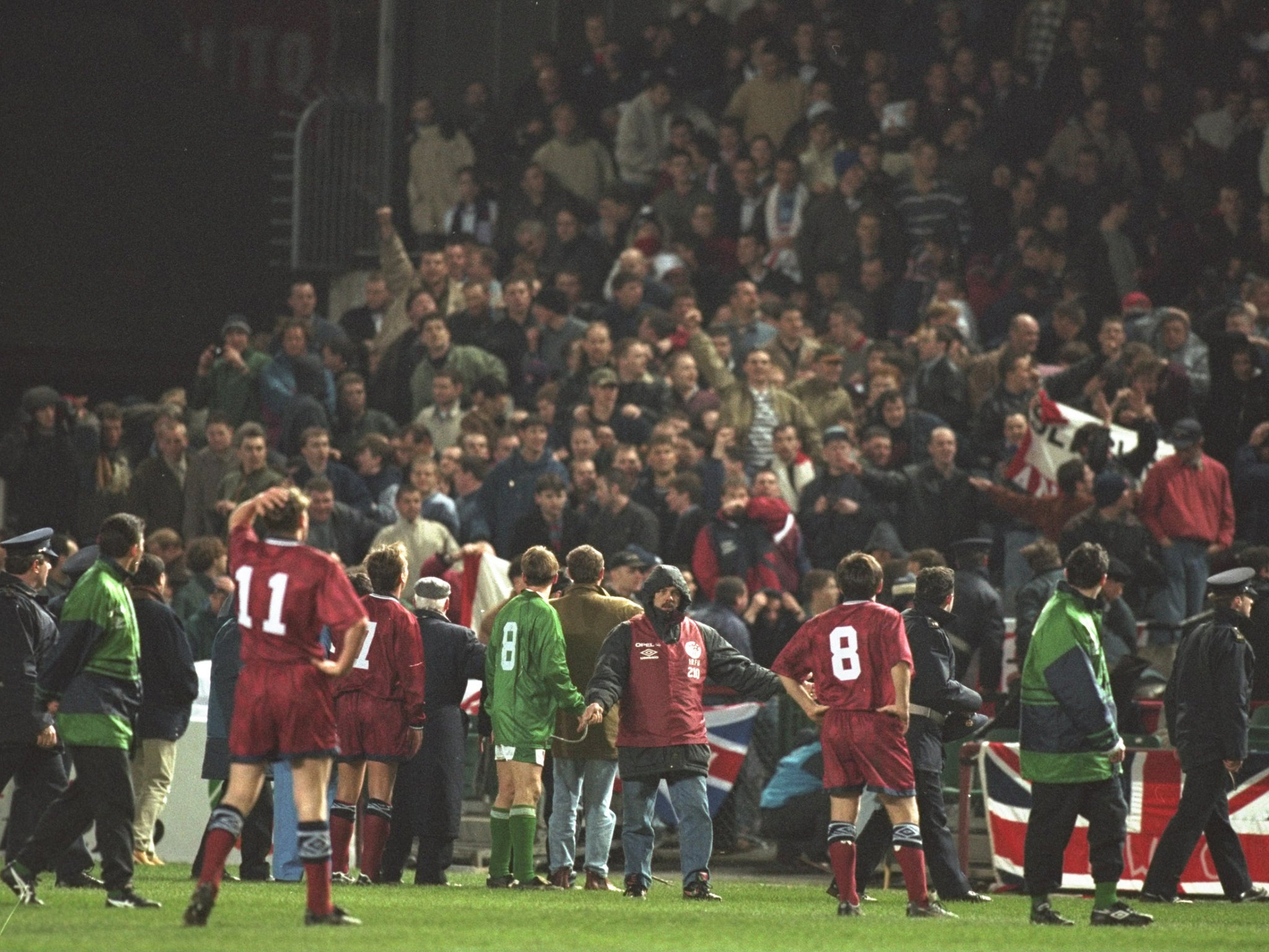 The match is abandoned after 27 minutes due to crowd trouble during the friendly between Ireland and England in Dublin