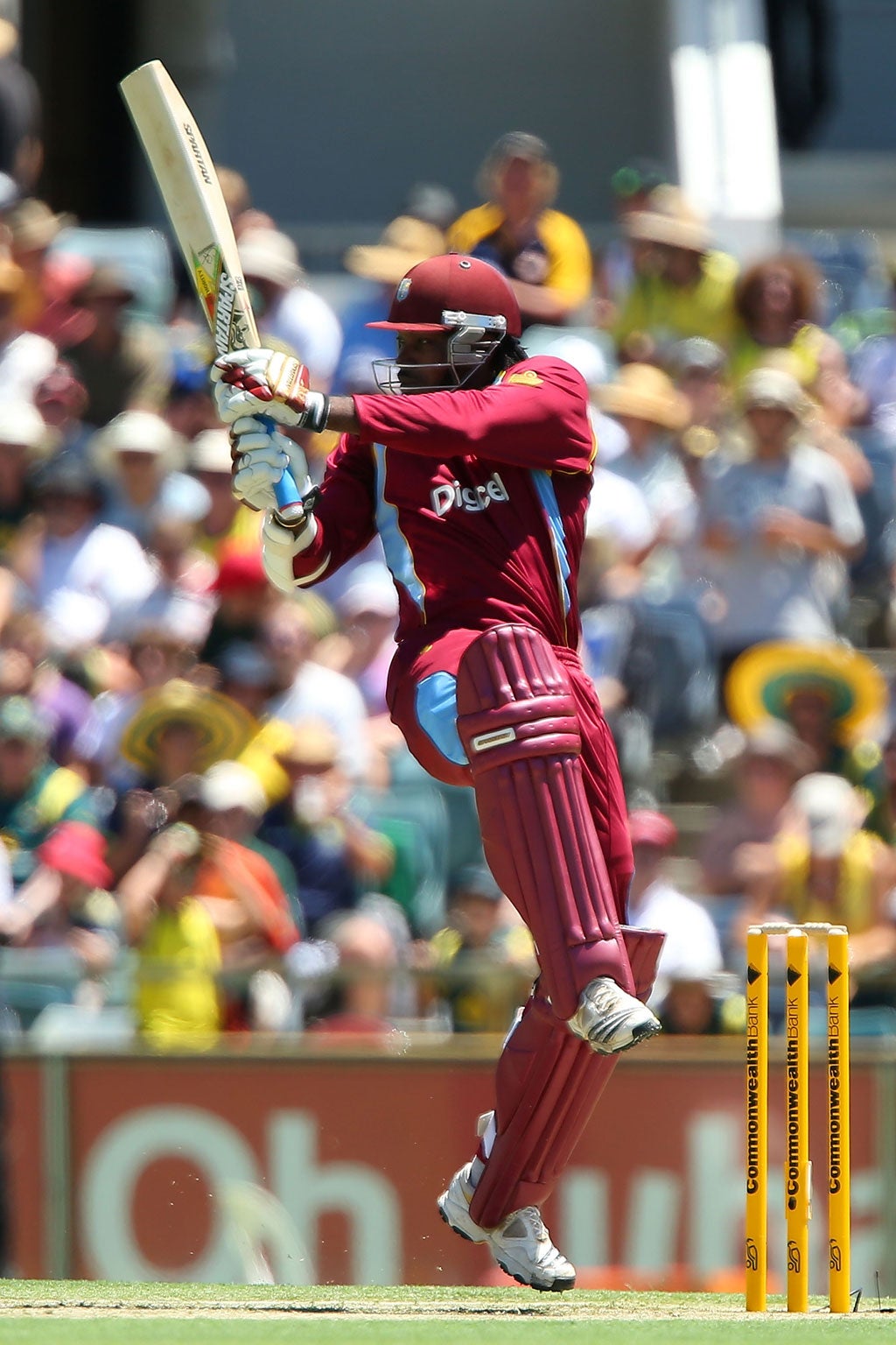 Chris Gayle plunders runs in Perth