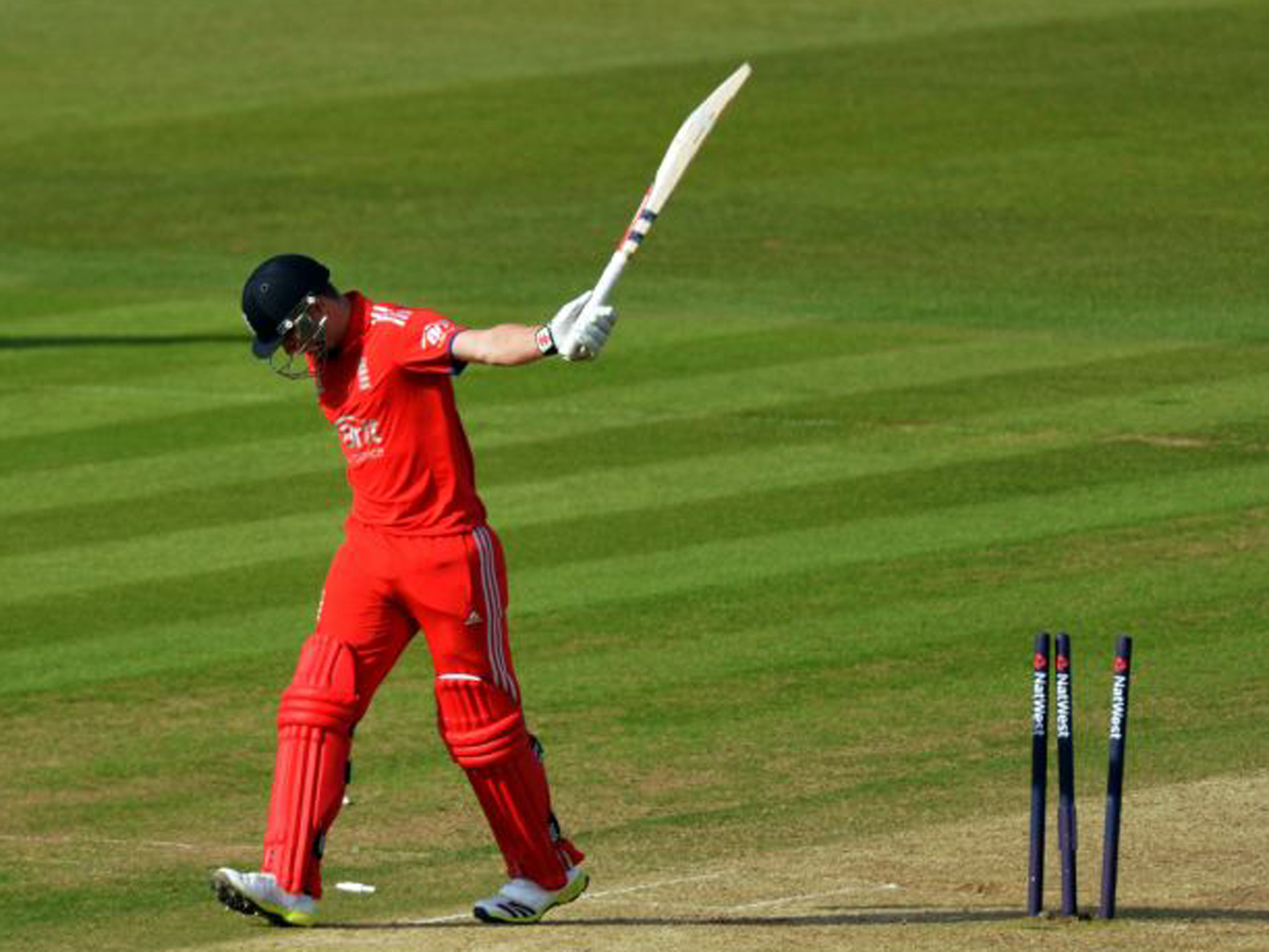 England's Chris Woakes shows his frustration after being stumped by New Zealand's Luke Ronchi