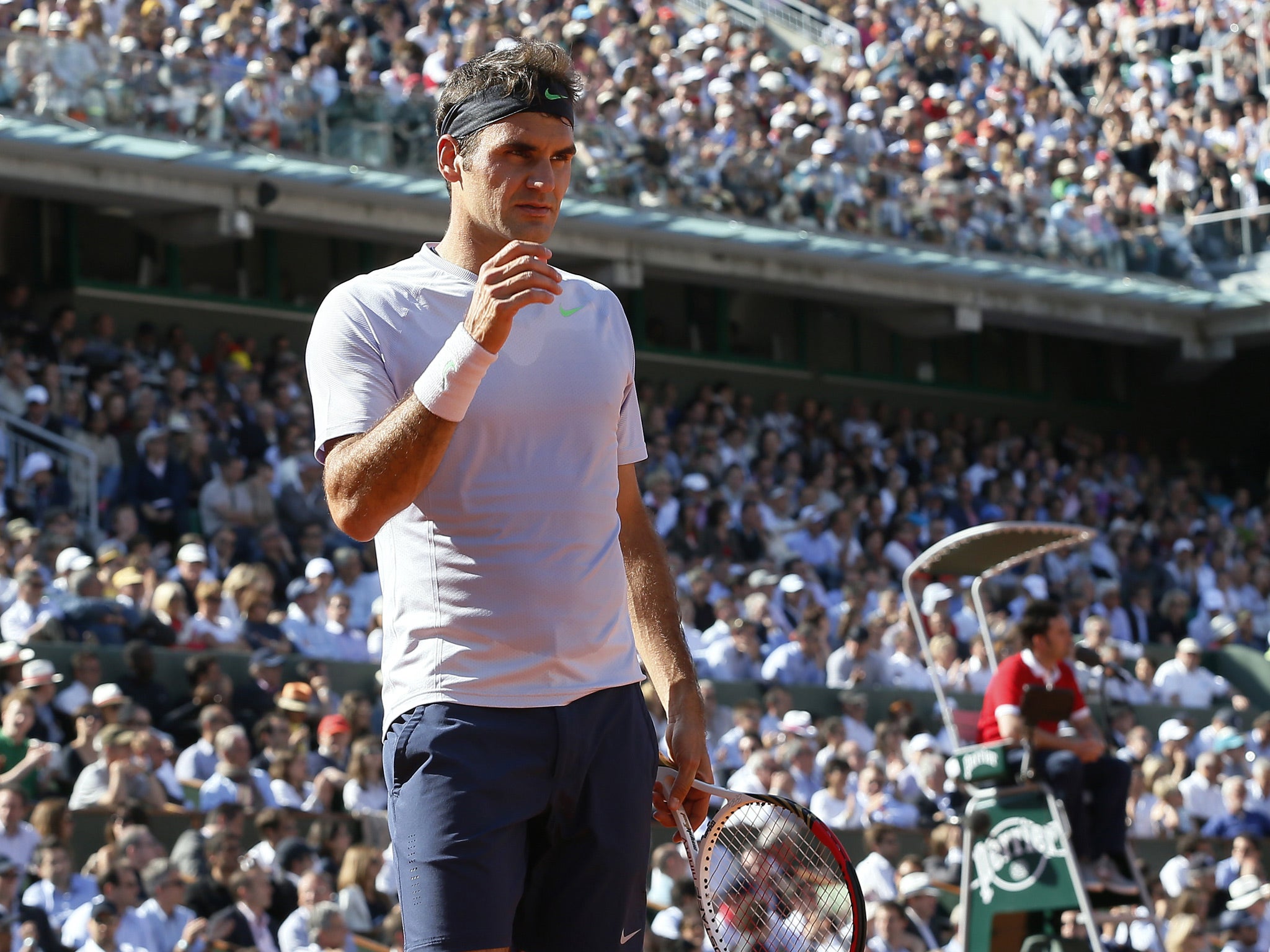 Federer reacts during his quarter-final defeat agains Jo-Wilfried Tsongar