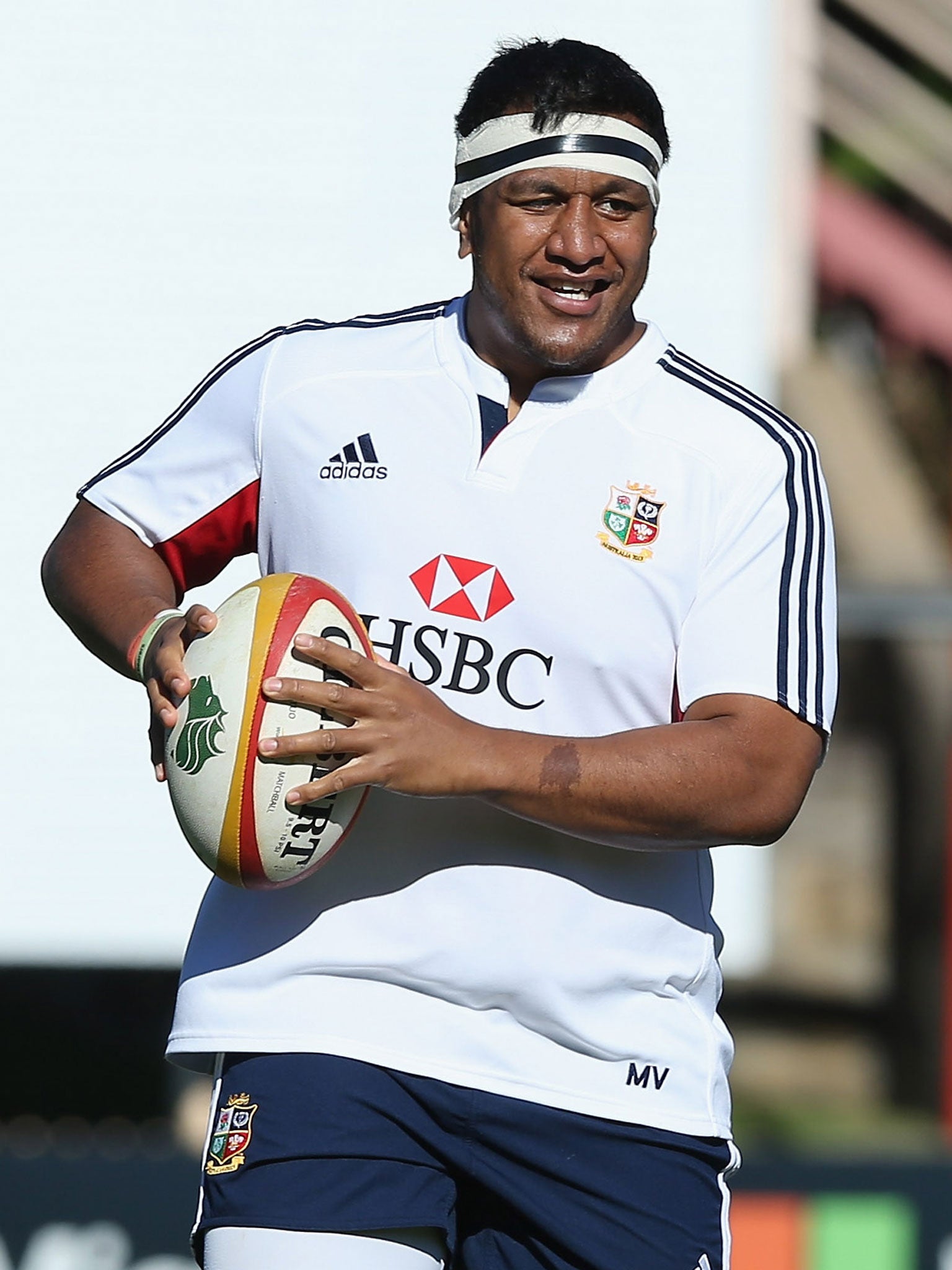 Mako Vunipola takes part in a training session in Sydney