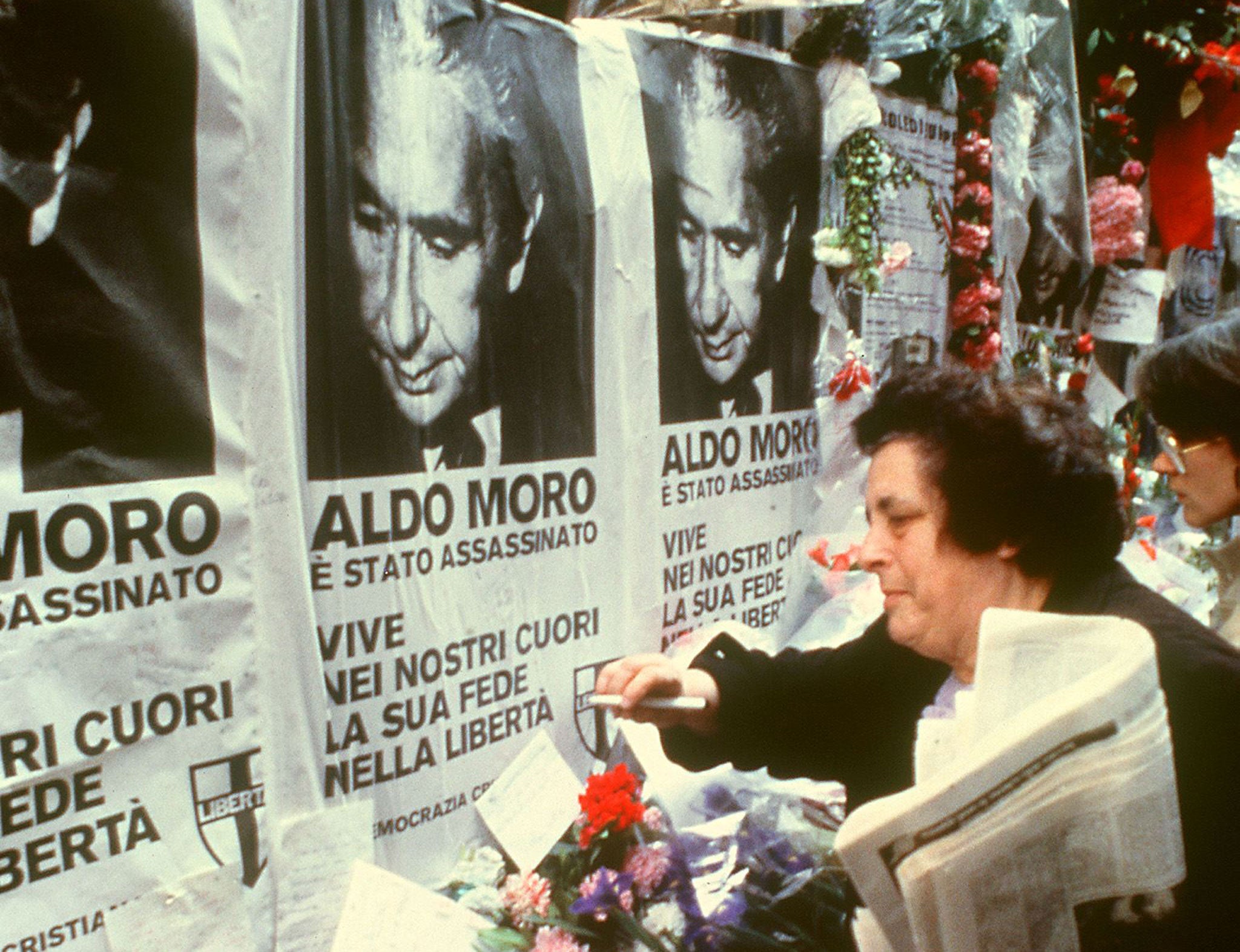 Mourners lay flowers and pay their respects to Aldo Moro upon his assassination in 1978