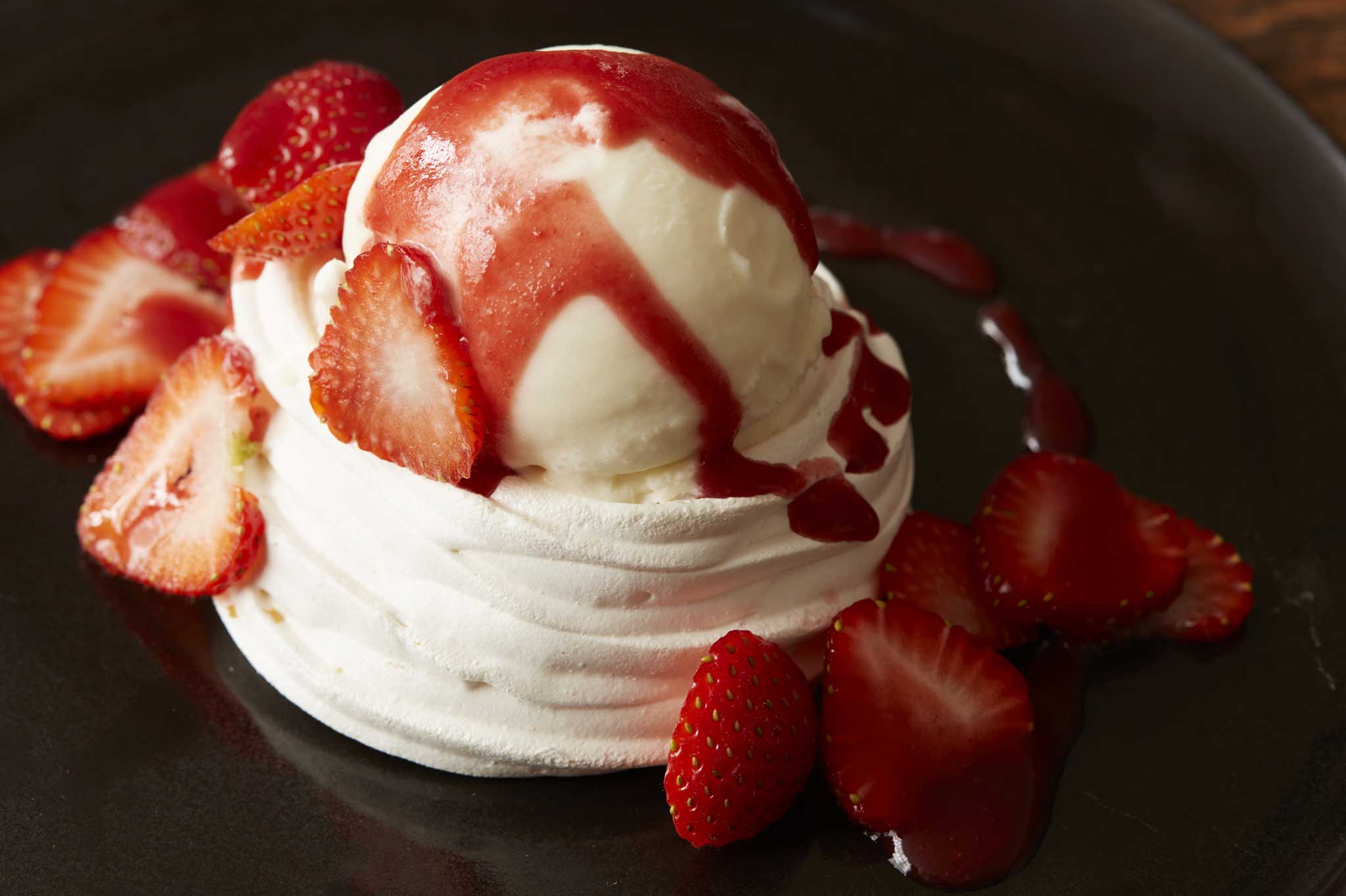 Summer treat: Strawberry meringues