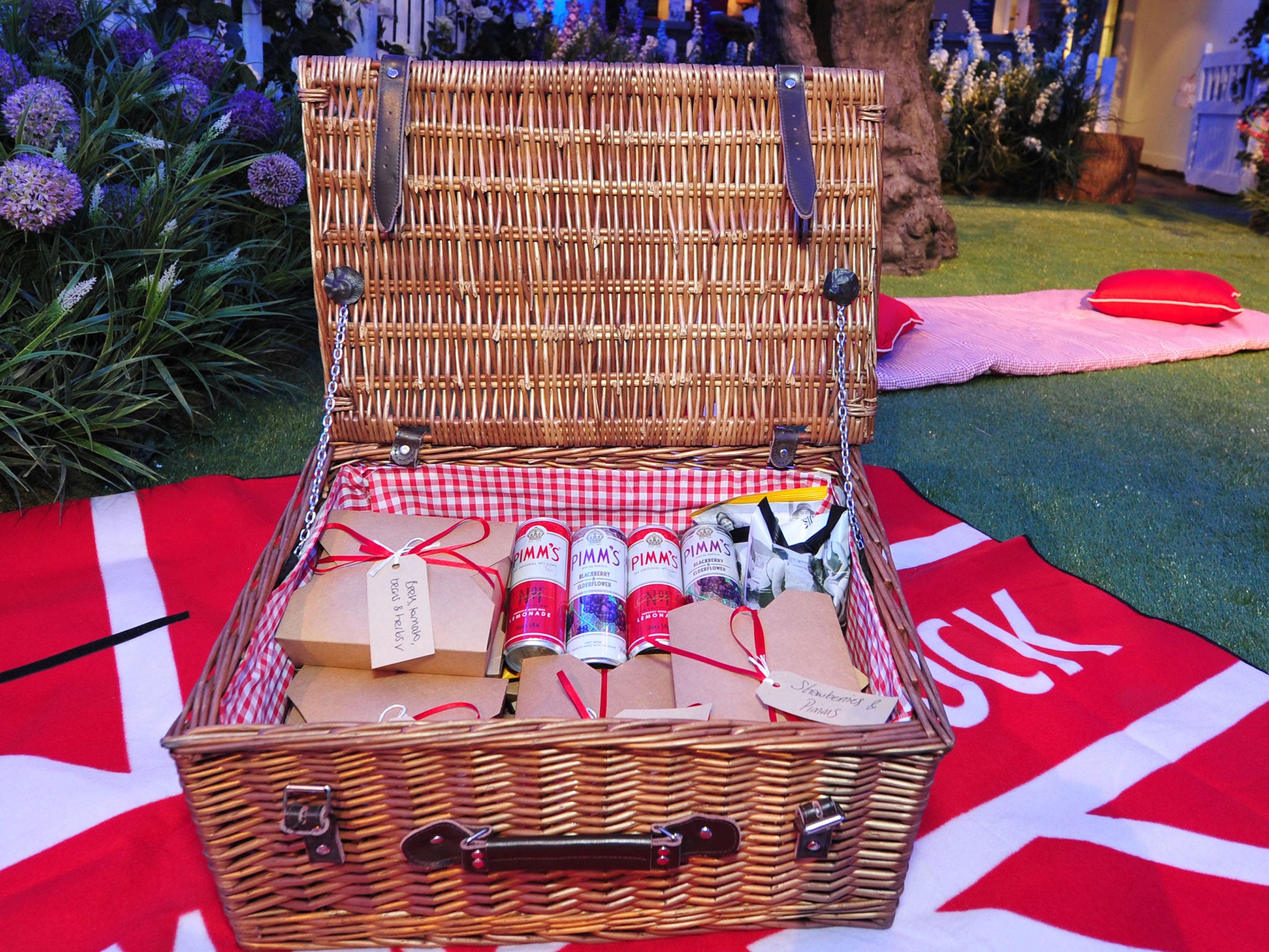 A Pimm's picnic hamper