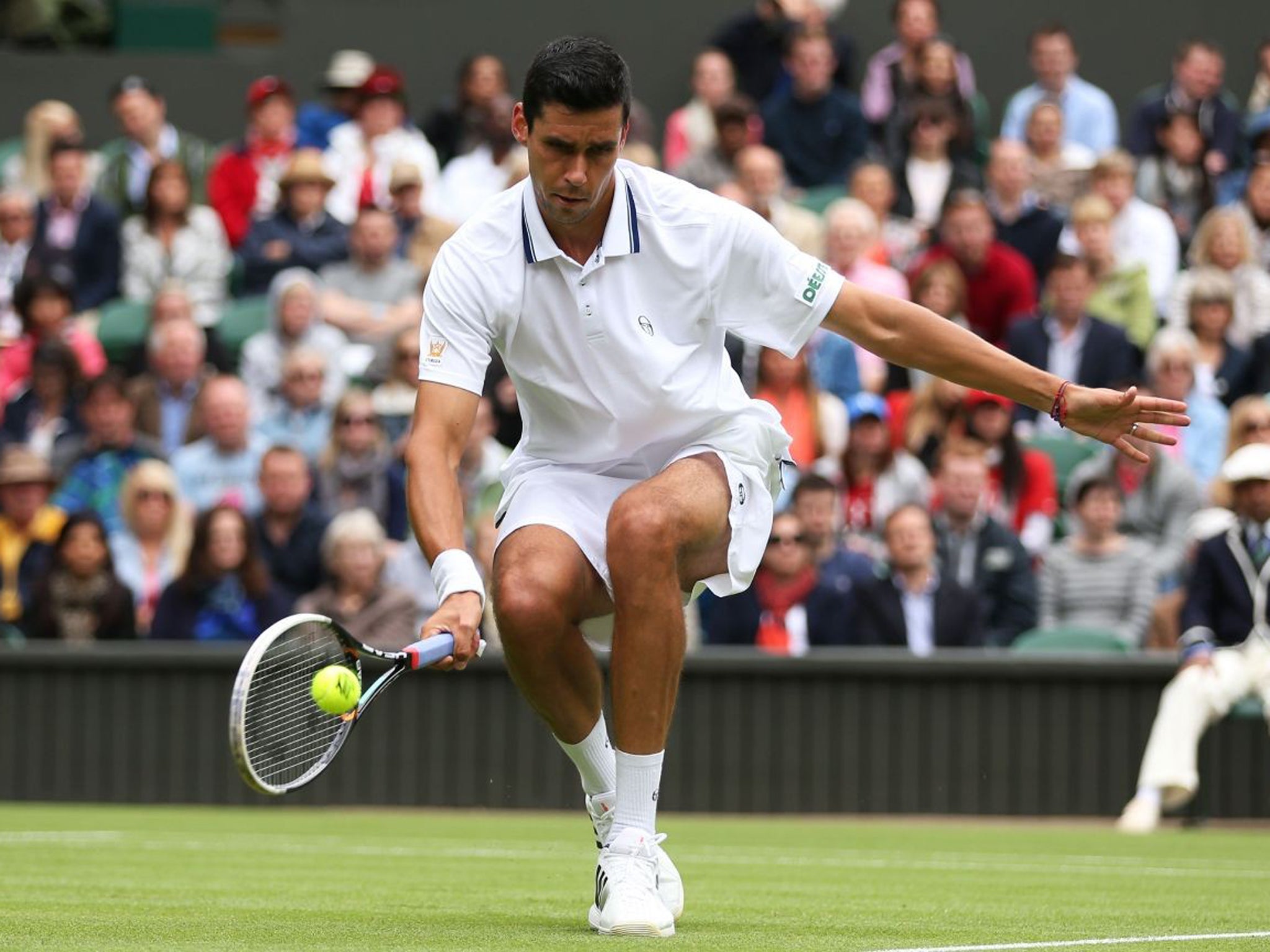 Victor Hanescu lost 3-6, 2-6 to Roger Federer