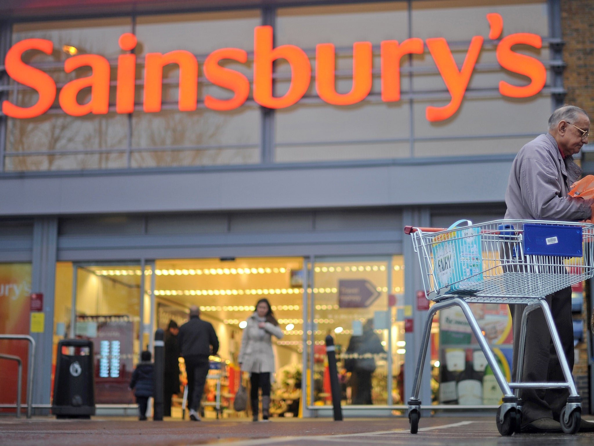 A Sainsbury’s spokeswoman confirmed that it was not the store’s policy to refuse service to people on mobile phones