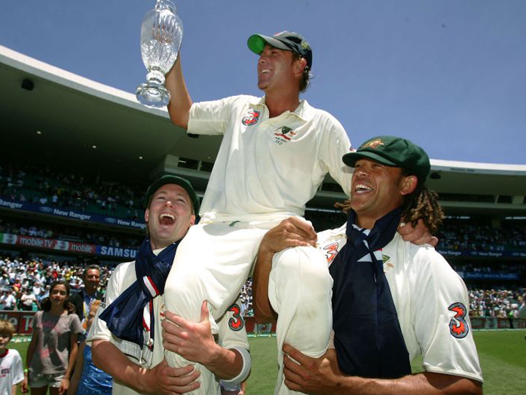 Shane Warne celebrates winning the 2006-07 Ashes series 5-0 with team-mates Michael Clarke and Andrew Symonds