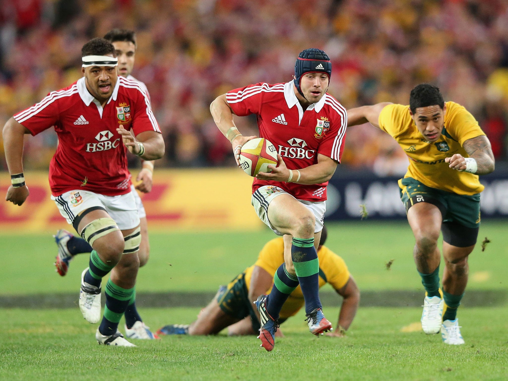 Leigh Halfpenny makes a break
