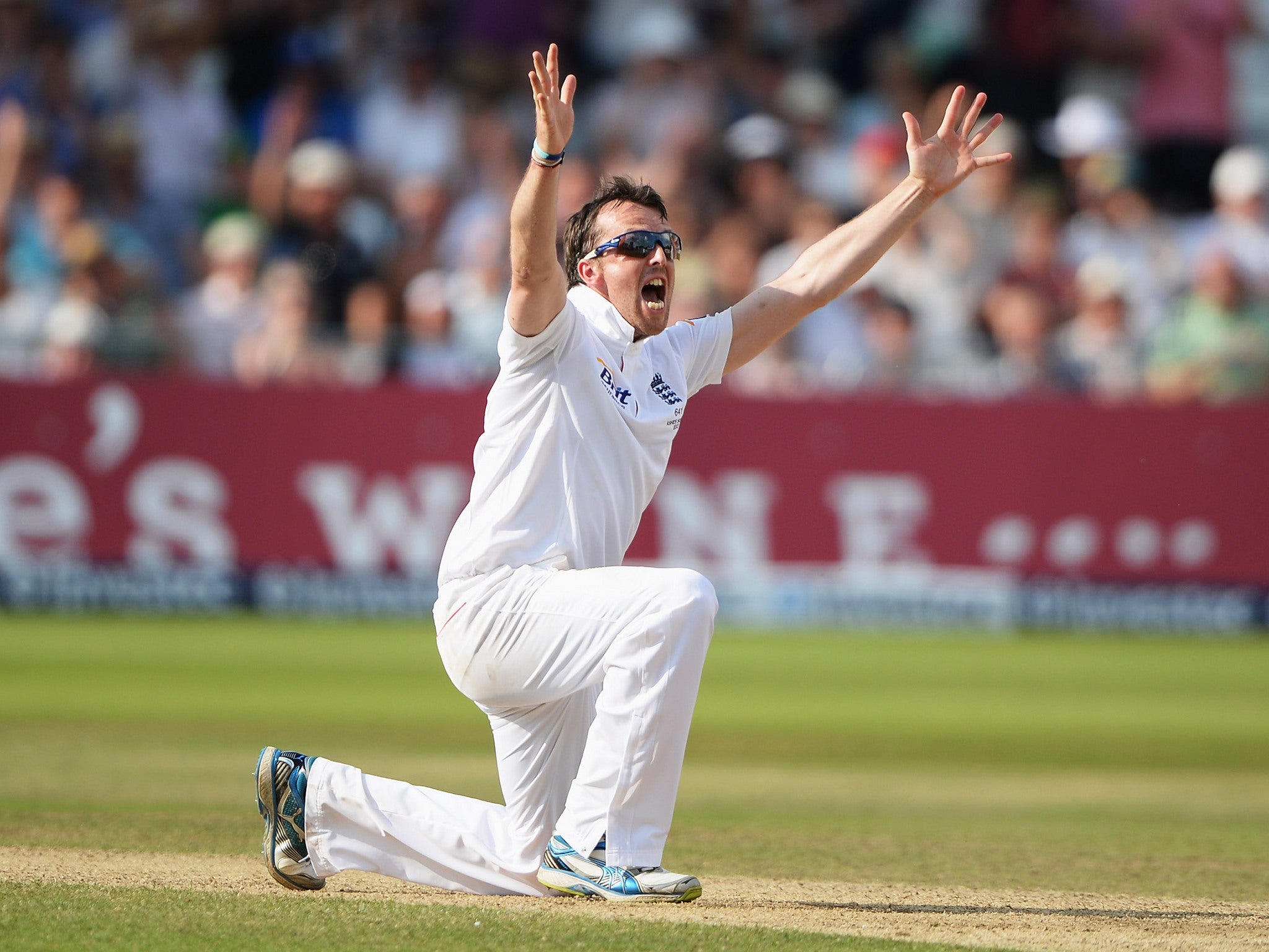 Graeme Swann of England celebrates the wicket of Steve Smith of Australia
