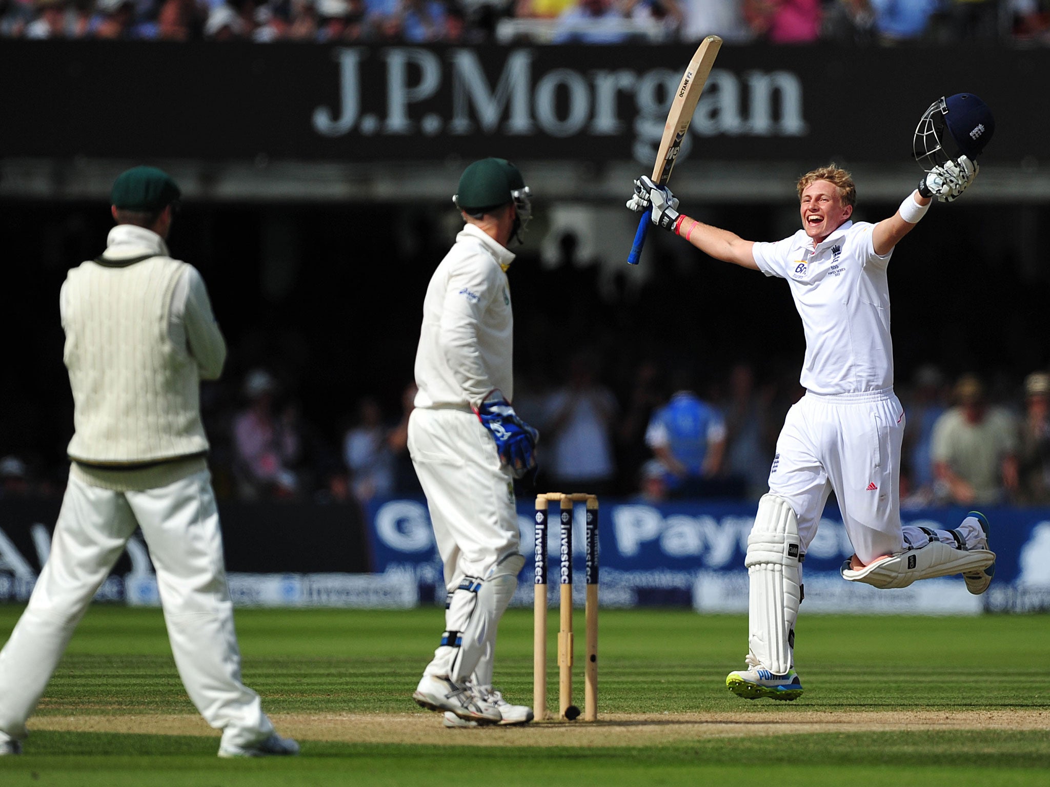 <b>Top Performers</b><br/><br/>
England:<br/>
<b>Joe Root </b> <i>(pictured)</i> was the undisputed star of the day for England. Coming in to bat on 18 not out, he batted unbeaten all day to finish on 176 not out, his second Test match hundred and his first as opener. <br/>
He was ably assisted by <b>Ian Bell</b> who made the most of a dubious call from the third umpire to punish some tired Australian bowling and make a very creditable score of 74 to go with his first innings century.