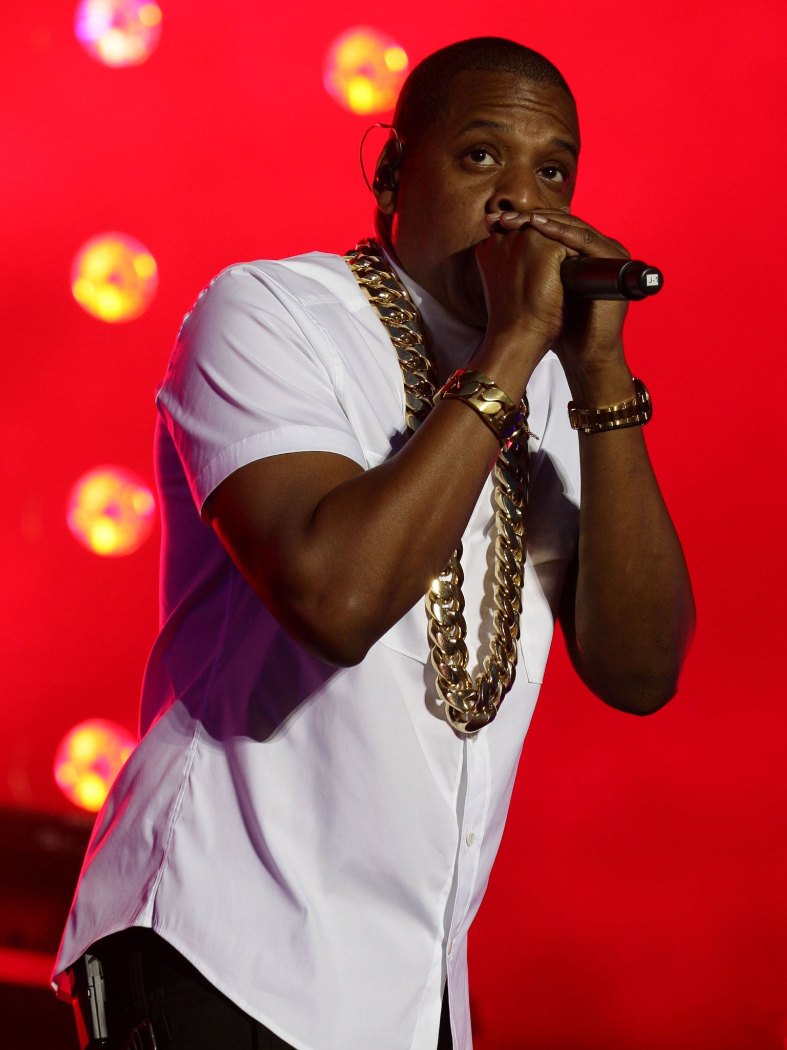 Superstars: The evening is a hits jukebox with a full live band, like an old-style Vegas revue