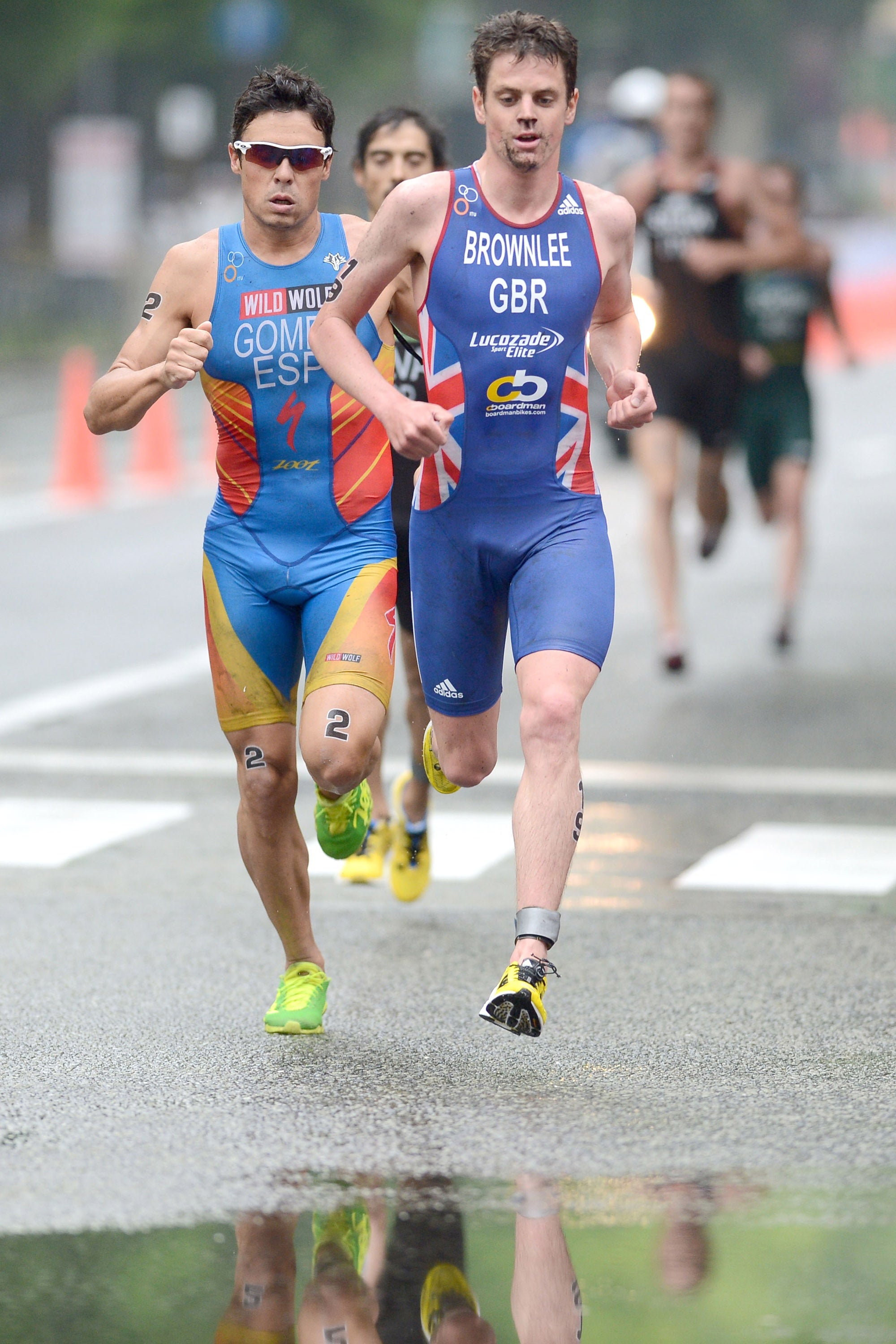 Here’s Jonny: Jonny Brownlee (right) won in Hamburg