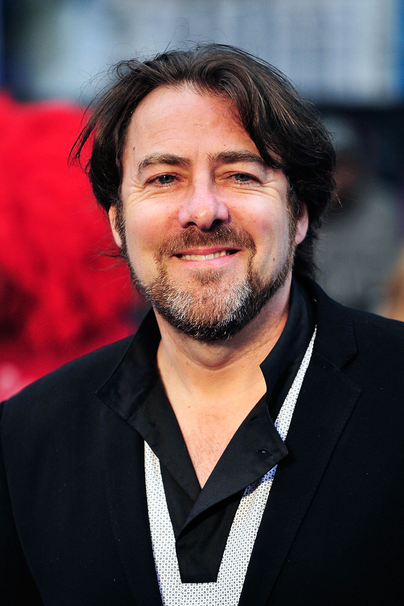 Jonathan Ross has signed a further chat show deal with ITV