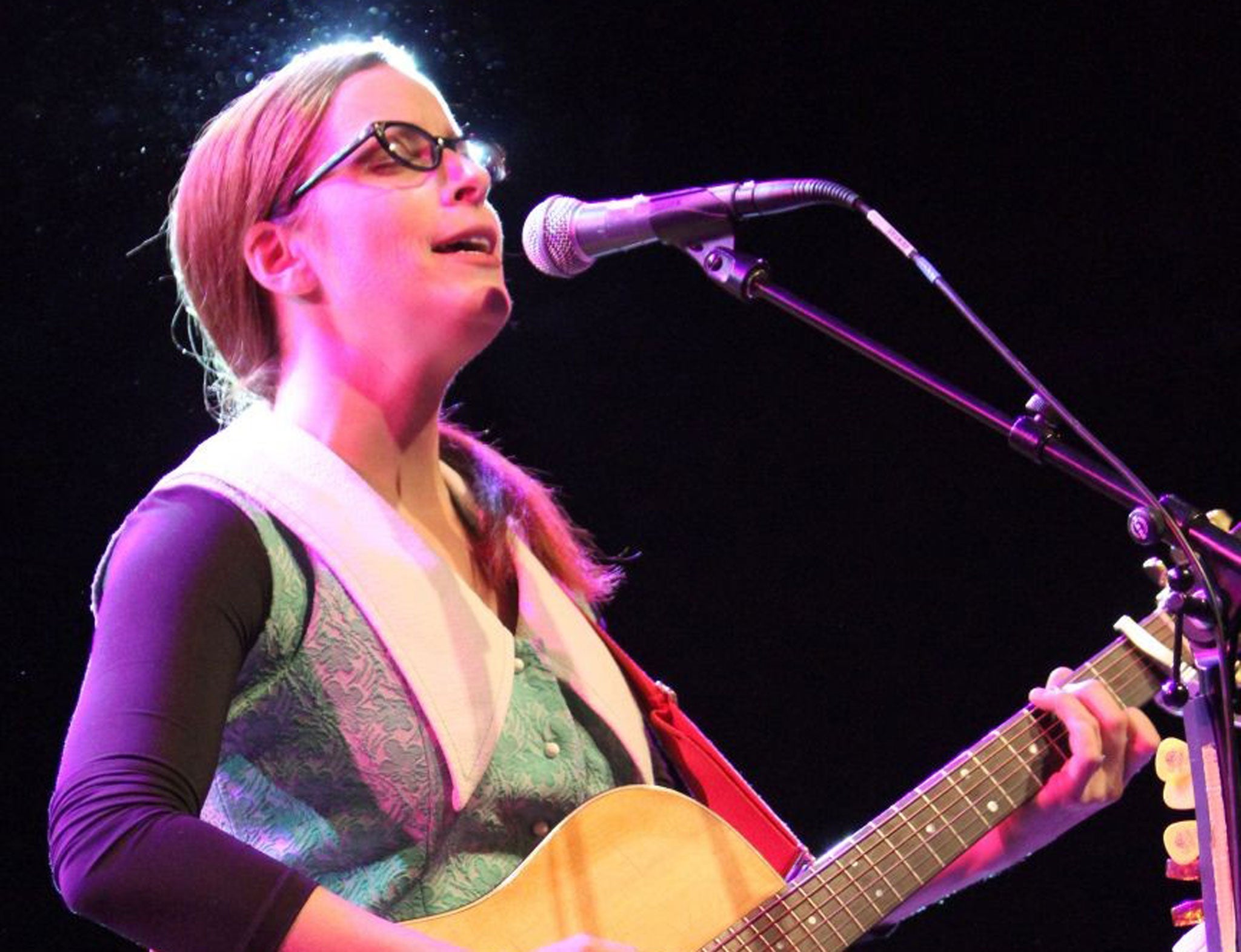 Finger-picking good: Laura Veirs