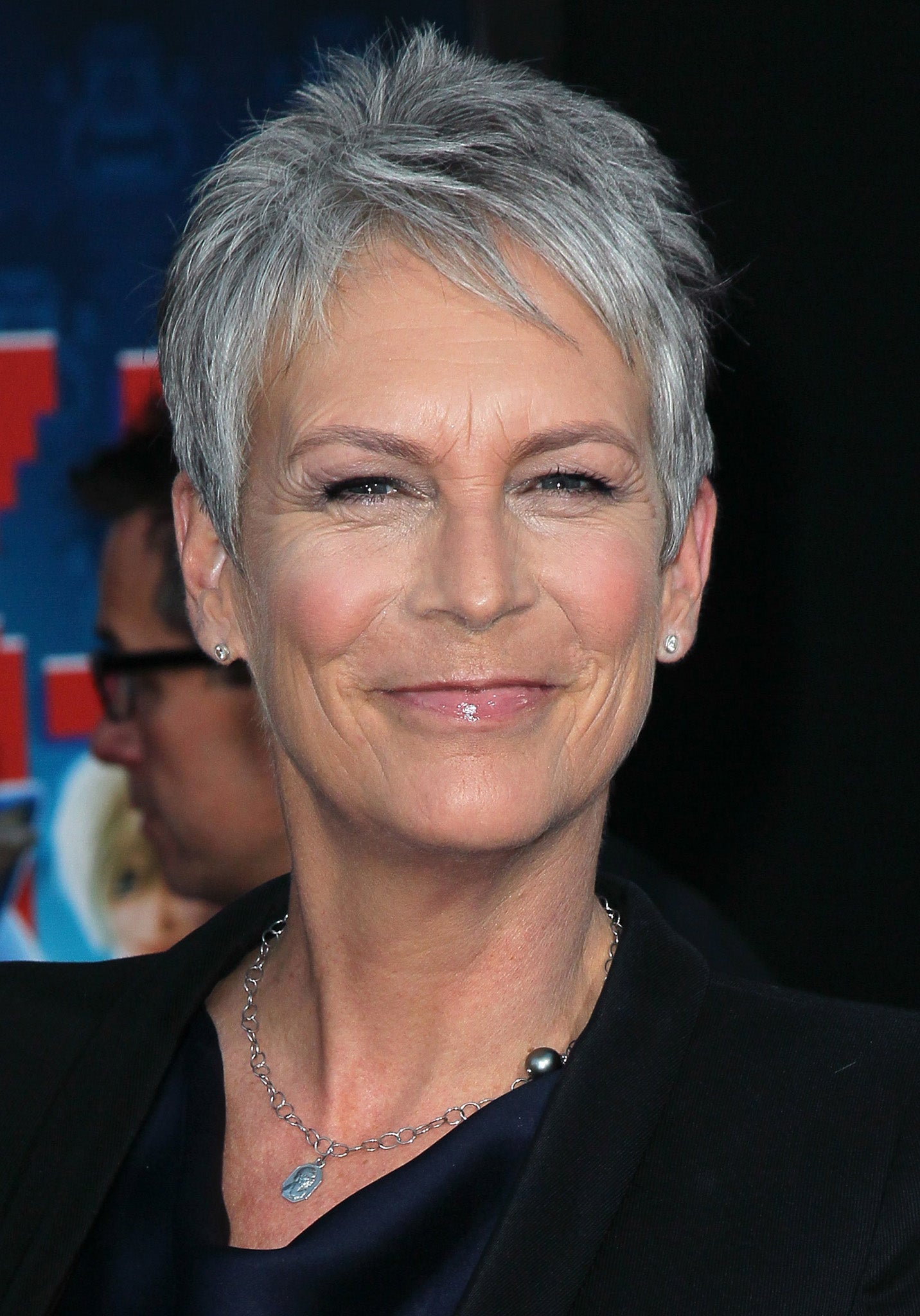 Actress Jamie Lee Curtis sustained minor injuries in a car crash in California yesterday.