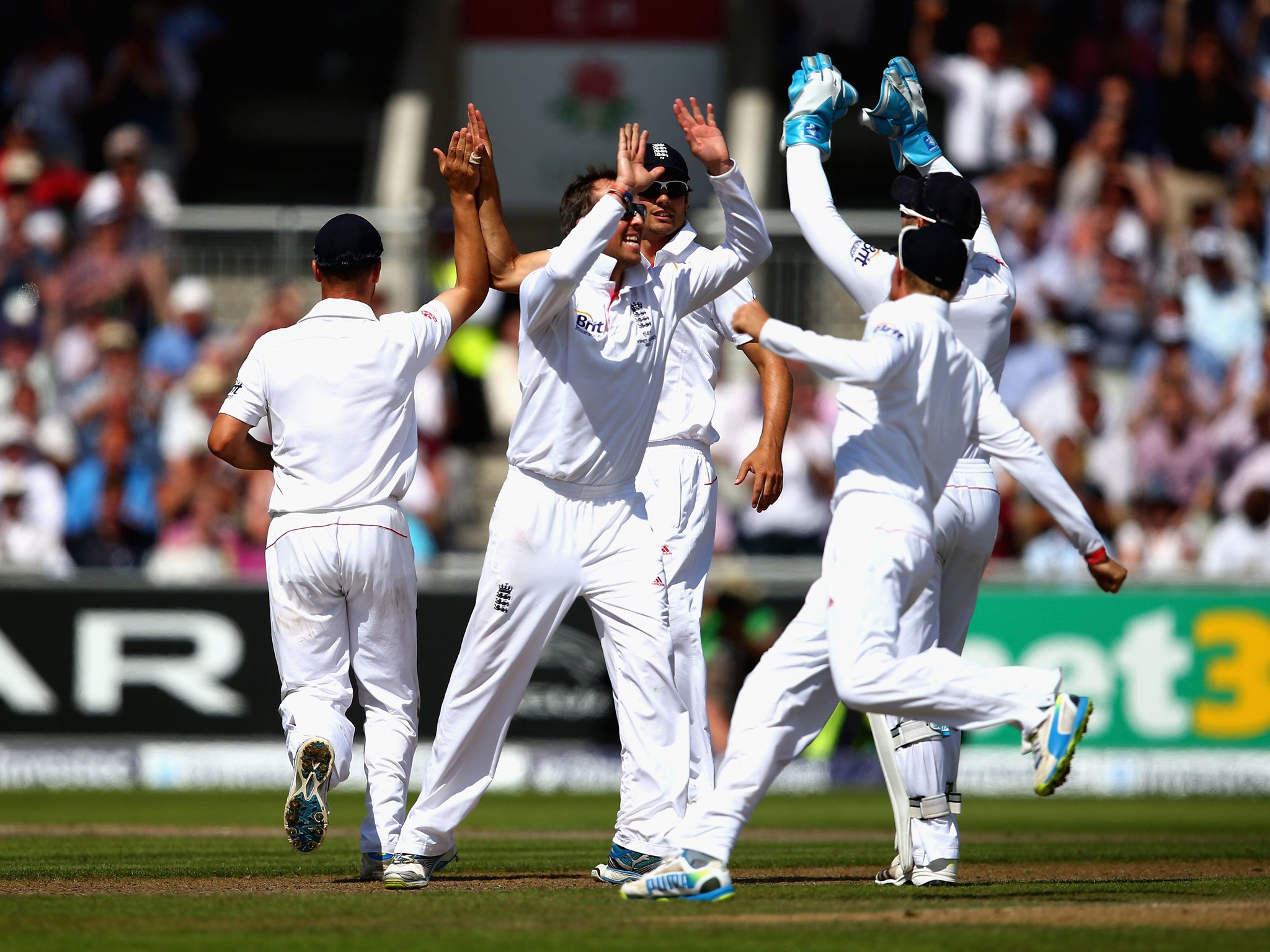 <b>Top Performers</b><br/><br/>
England:<br/>
It was another fairly grim day for England, but <b>Graeme Swann</b> <i>(pictured - centre)</i> was about the only bowler to get any joy and completed the 17th 5-wicket haul of his Test match career.  England skipper <b>Alastair Cook</b> also battled a stiff back and some excellent Australian bowling to remain undefeated on 36 at the close.