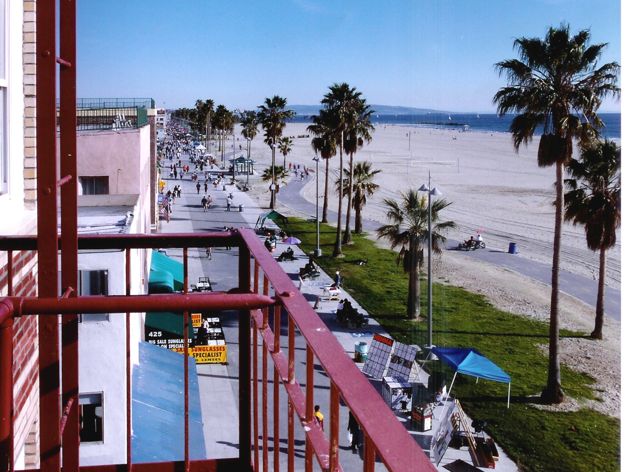 Studio balcony overlooking the beach