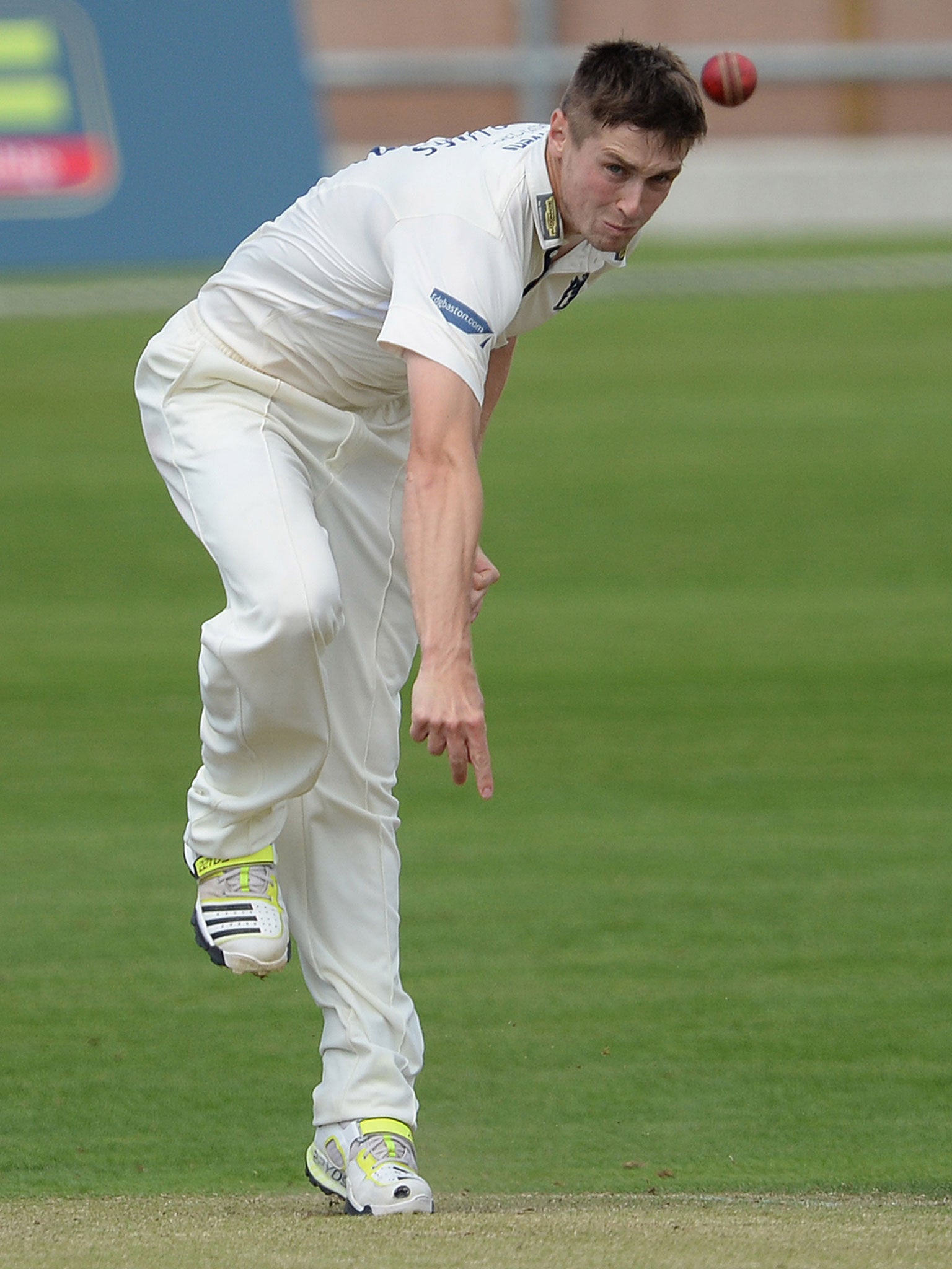 Chris Woakes took 4 for 31 to give Warwickshire hope of victory