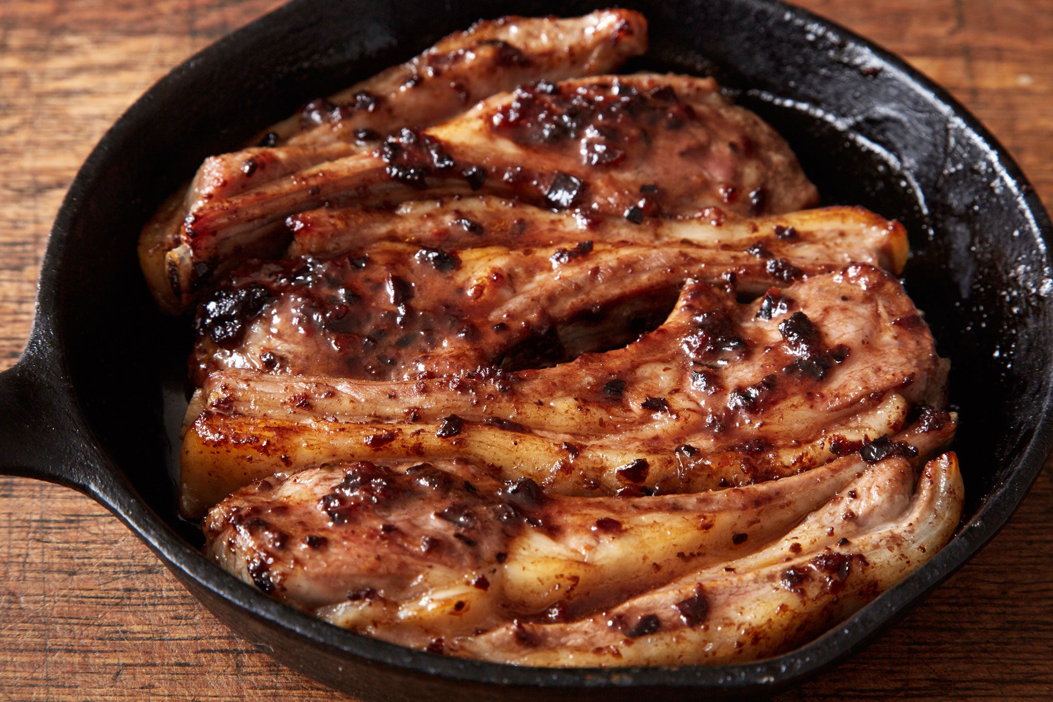 Lamb cutlets with tapenade, maple syrup and paprika