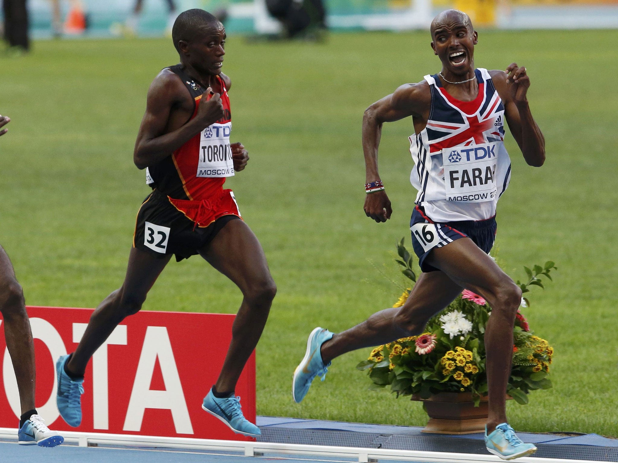 Mo Farah sprints clear of rival Ibrahim Jeilan