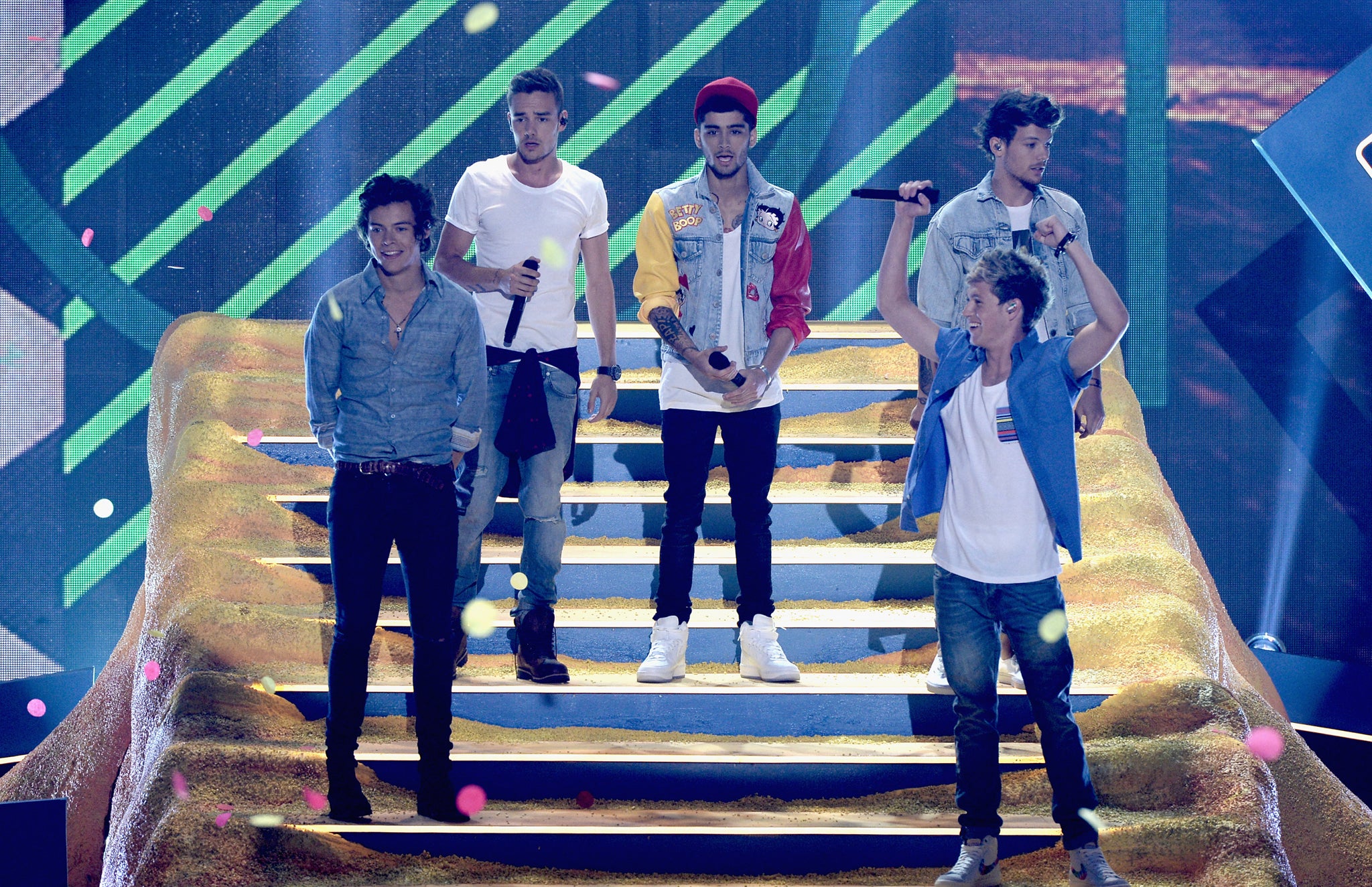 Singers Harry Styles, Louis Tomlinson, Zayn Malik, Niall Horan and Liam Payne of One Direction perform onstage during the Teen Choice Awards 2013