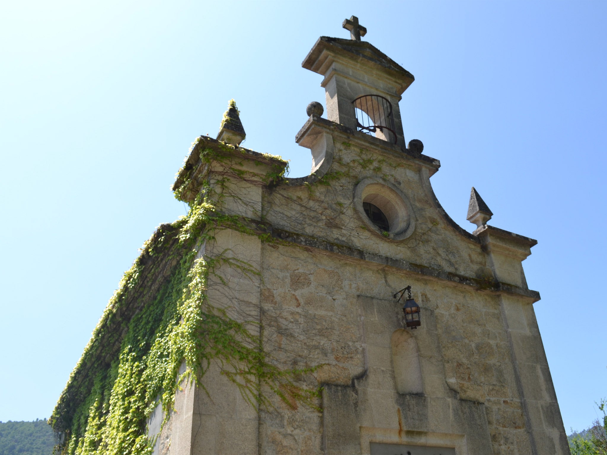 La Chaira boasts several large granite buildings, including a church