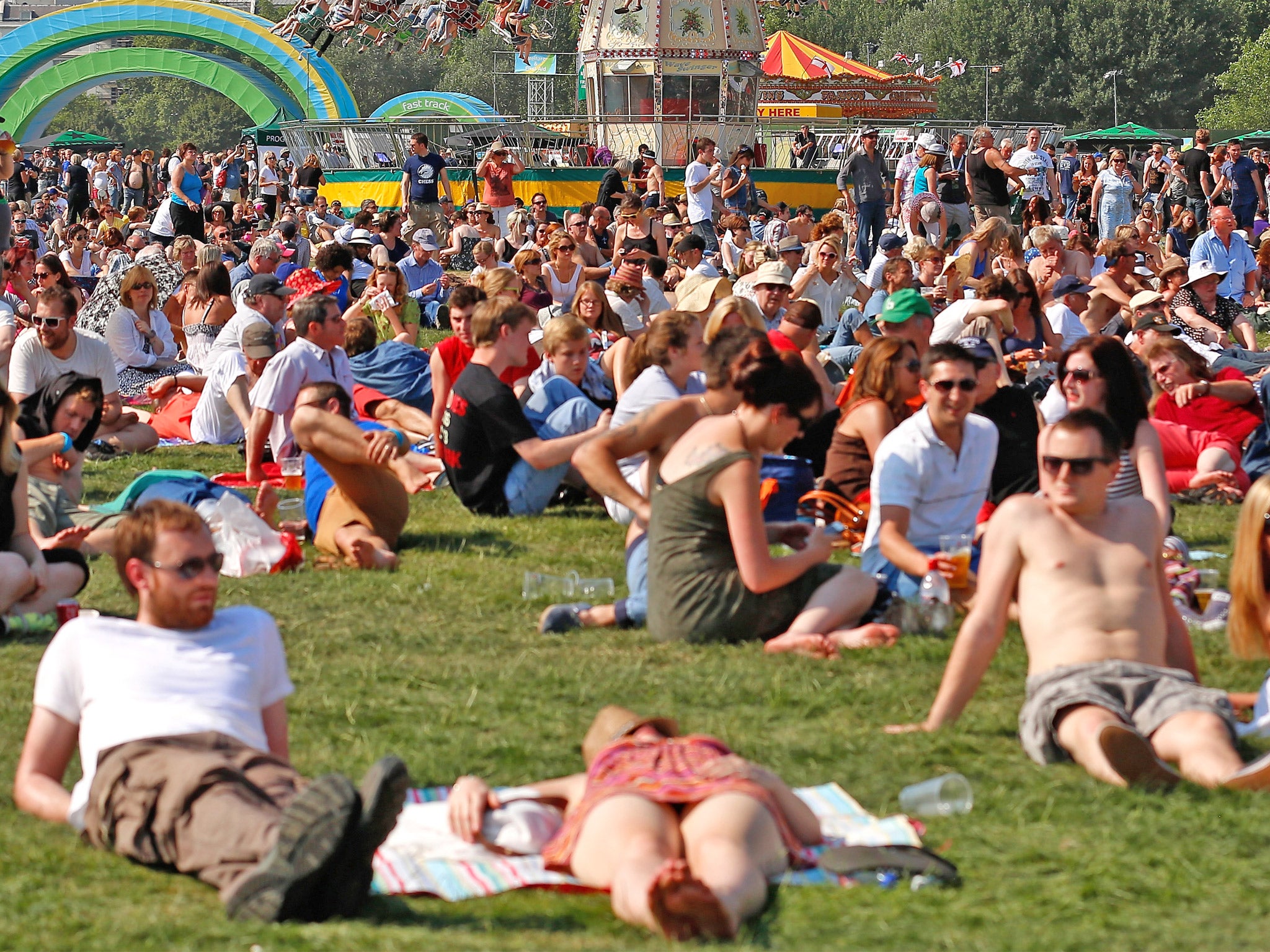 Here comes the sun: festival-goers channelling their inner hippy