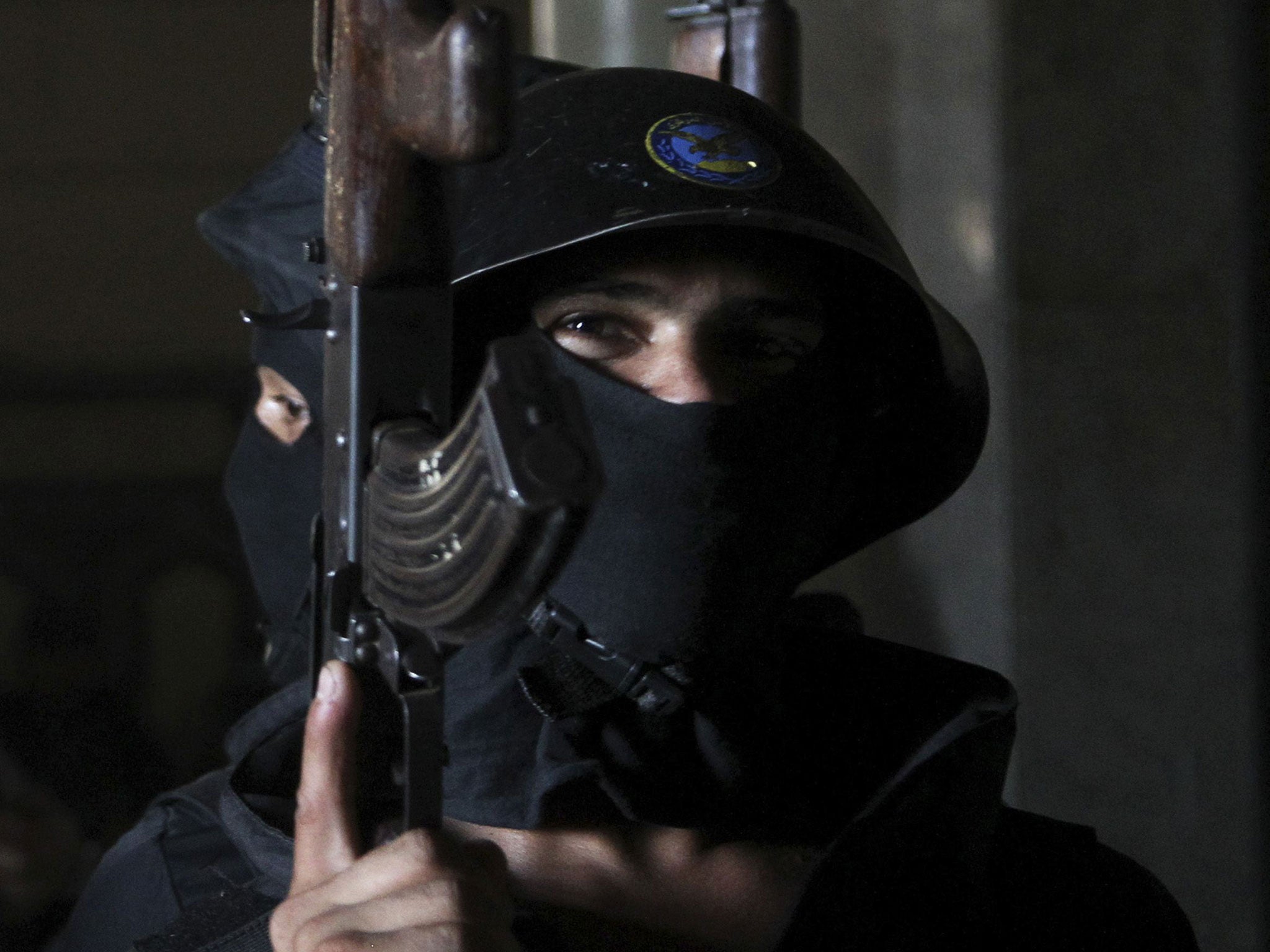 Egyptian police at the Al-Fath mosque, Cairo