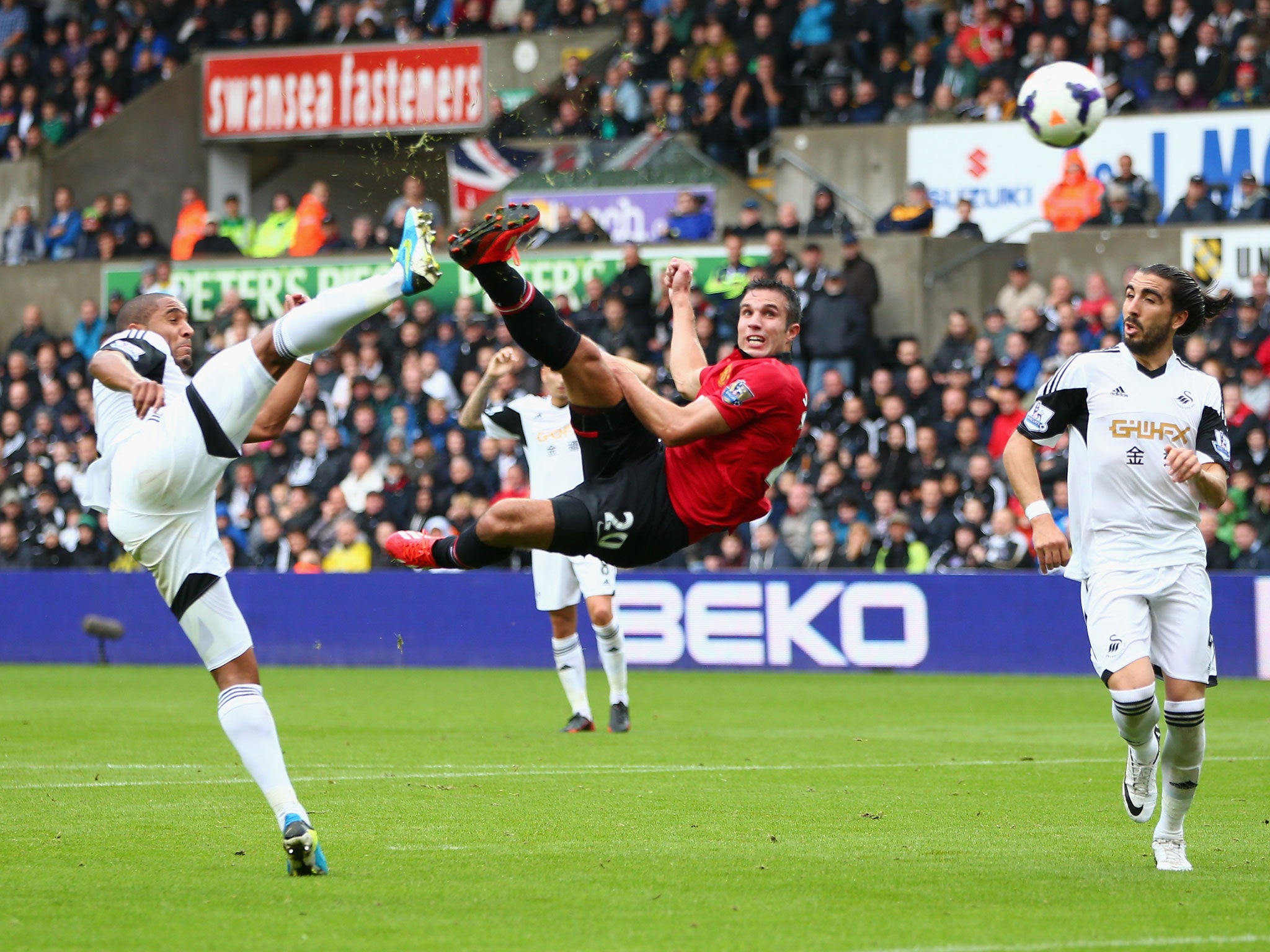 Robin van Persie puts Manchester United ahead with an acrobatic effort in the champions’ win