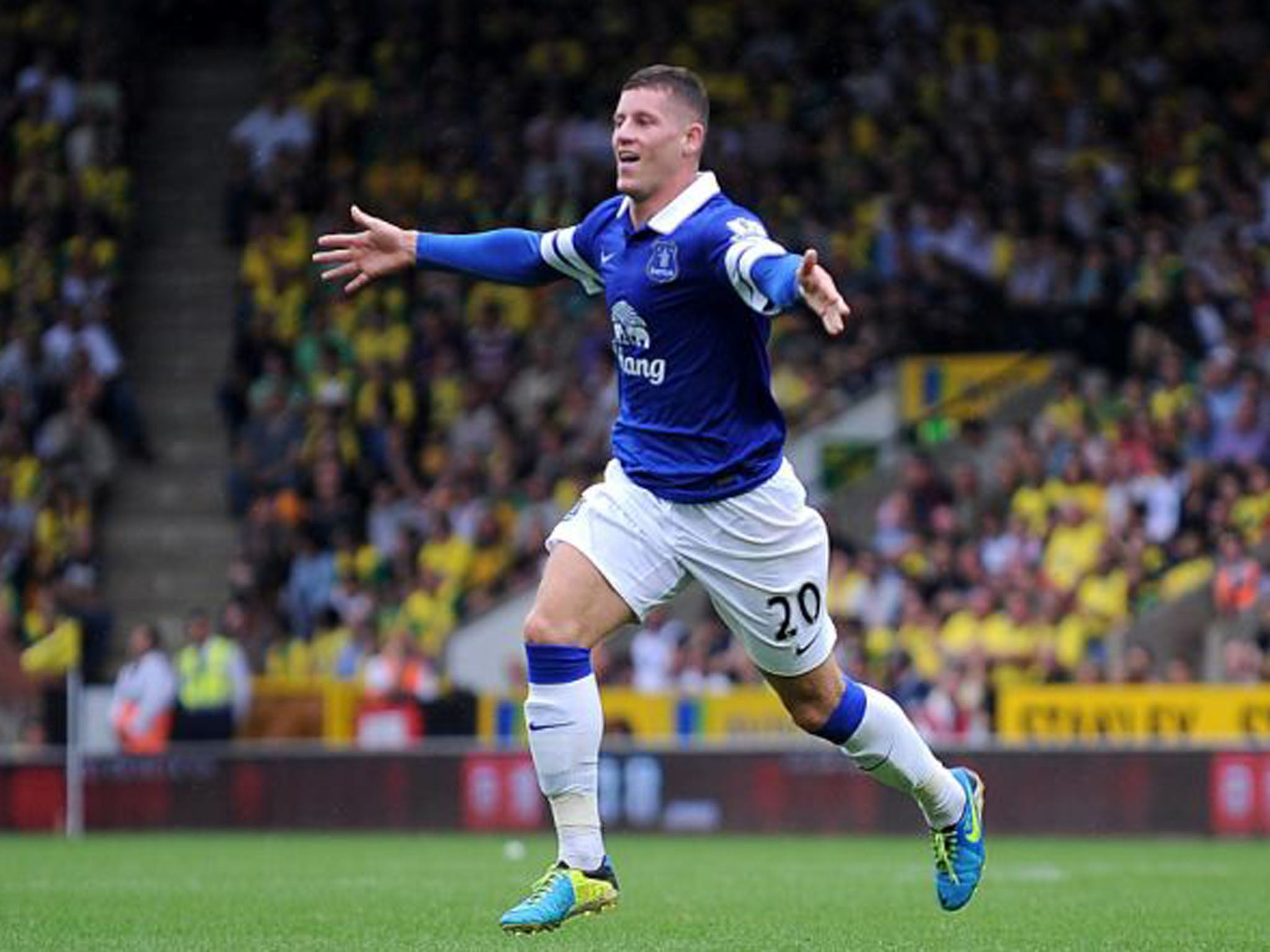 Ross Barkley lashed in Everton's first goal from 25 yards (Nigel French/PA)