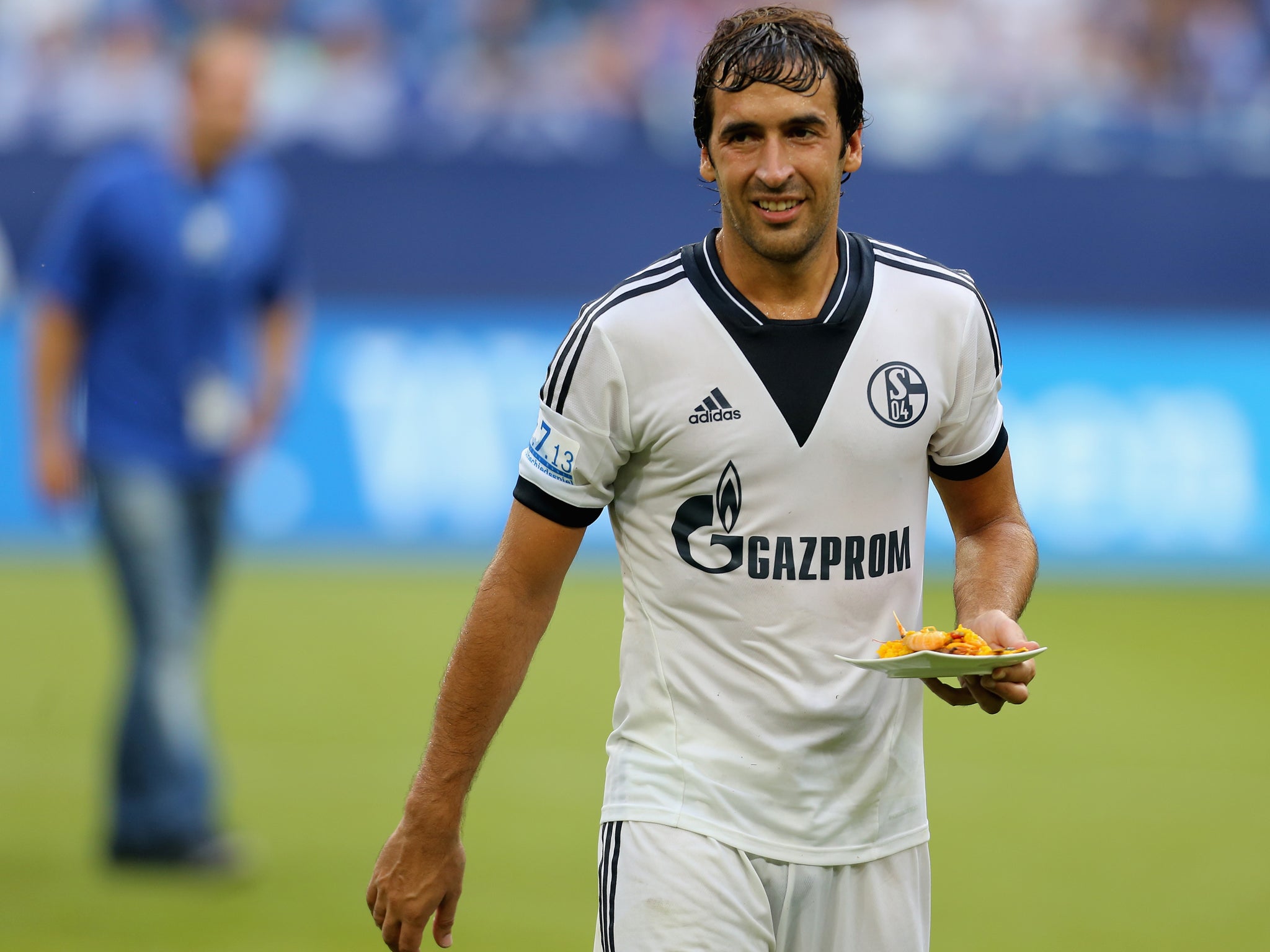 Raul serves his fellow team-mates Spanish food at his farewell match for Schalke